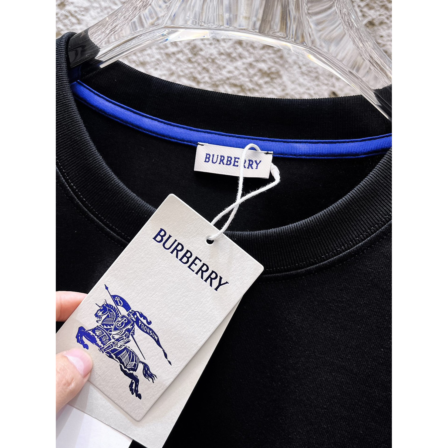 <p>BURBERRY 长袖T恤(黑)</p>