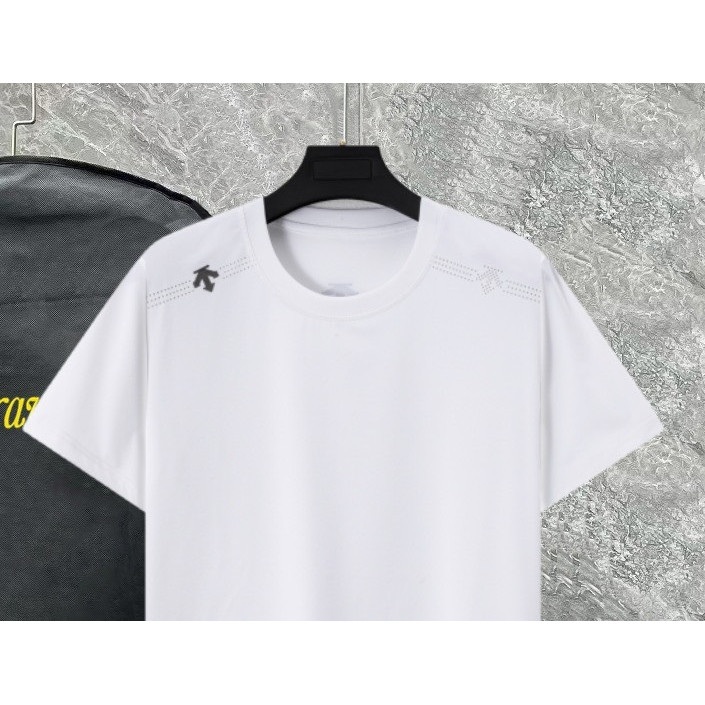 <p>DESCENTE 速干机能短袖T恤(白)</p>