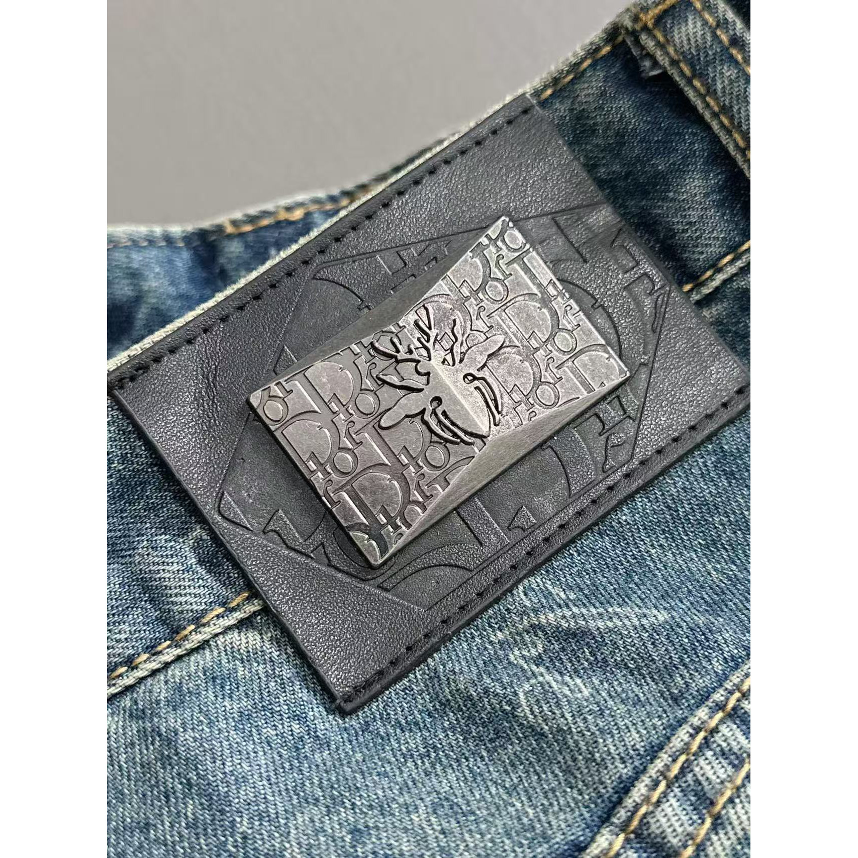<p>DIOR&nbsp;四季款经典牛仔裤直筒长裤(藍)</p>