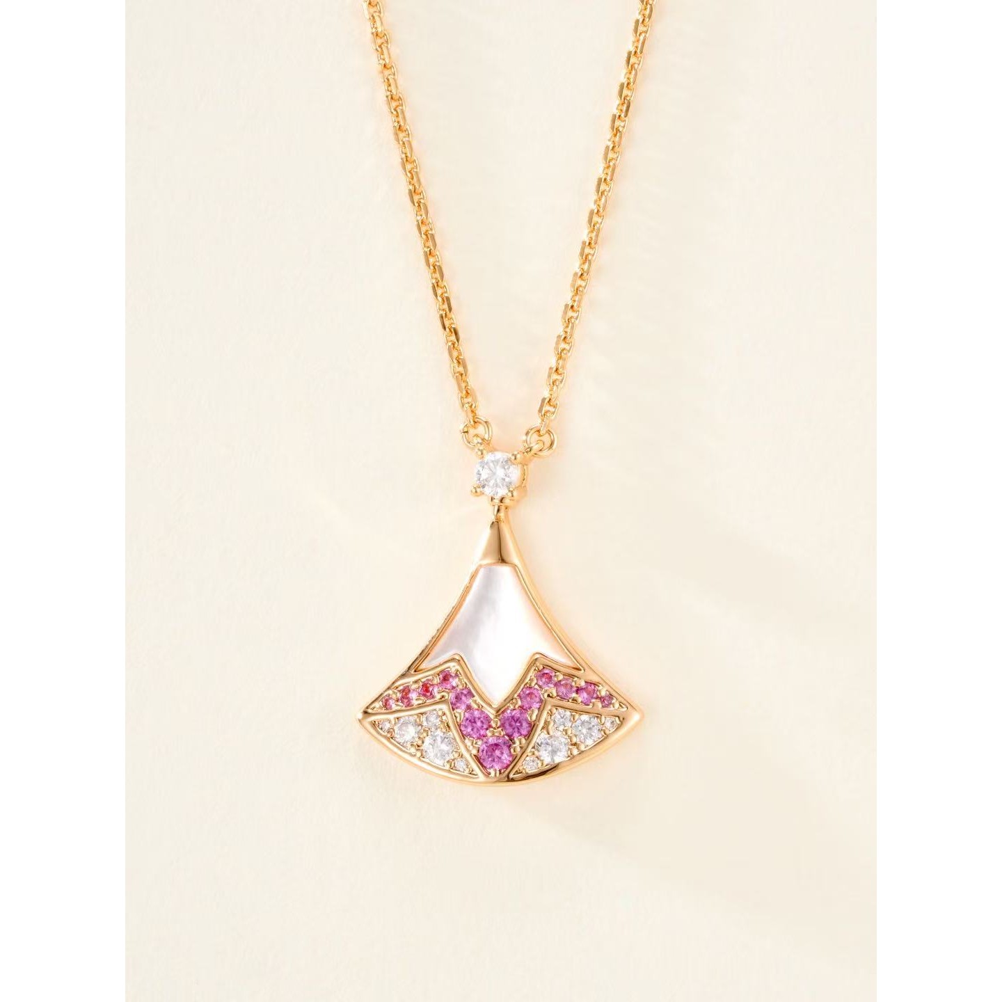 <p>CARTIER&nbsp;七夕项链</p>