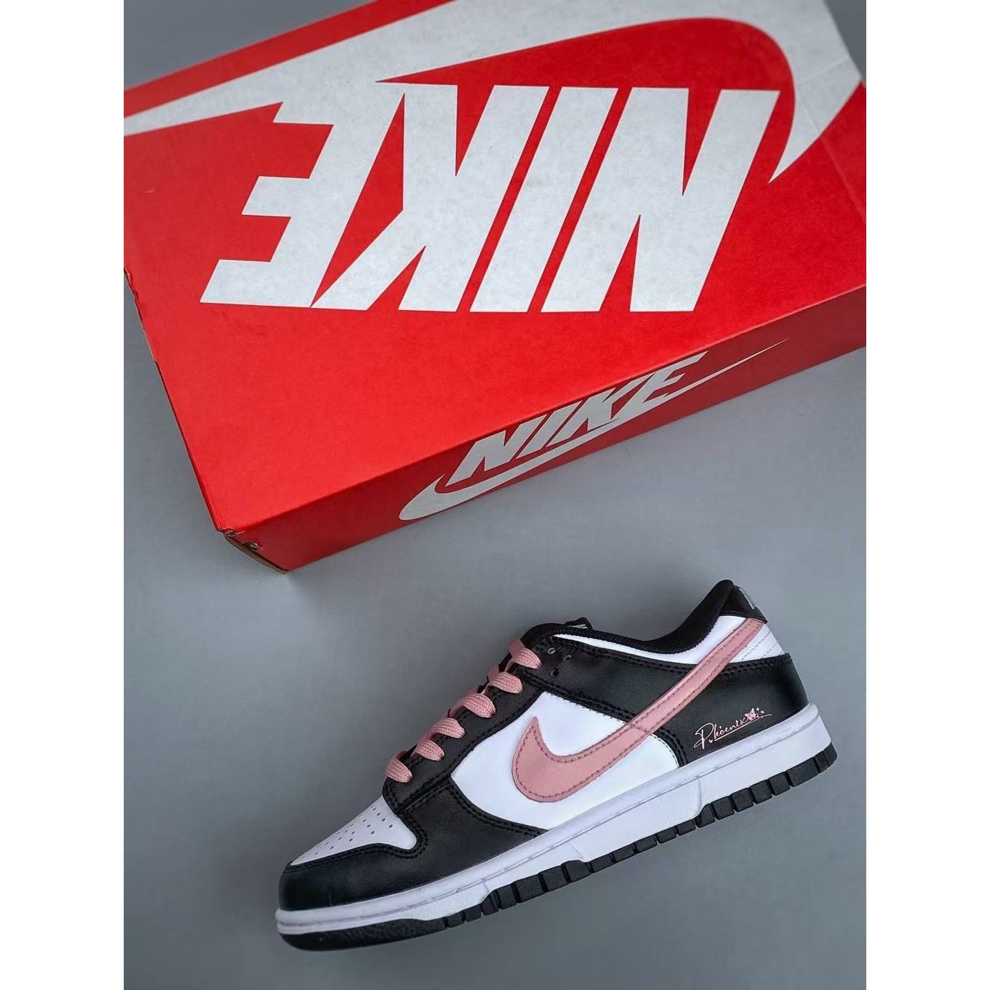 <p>YC版本 Nike &nbsp;Dunk Low 低帮休闲板鞋(黑粉)&nbsp;</p>