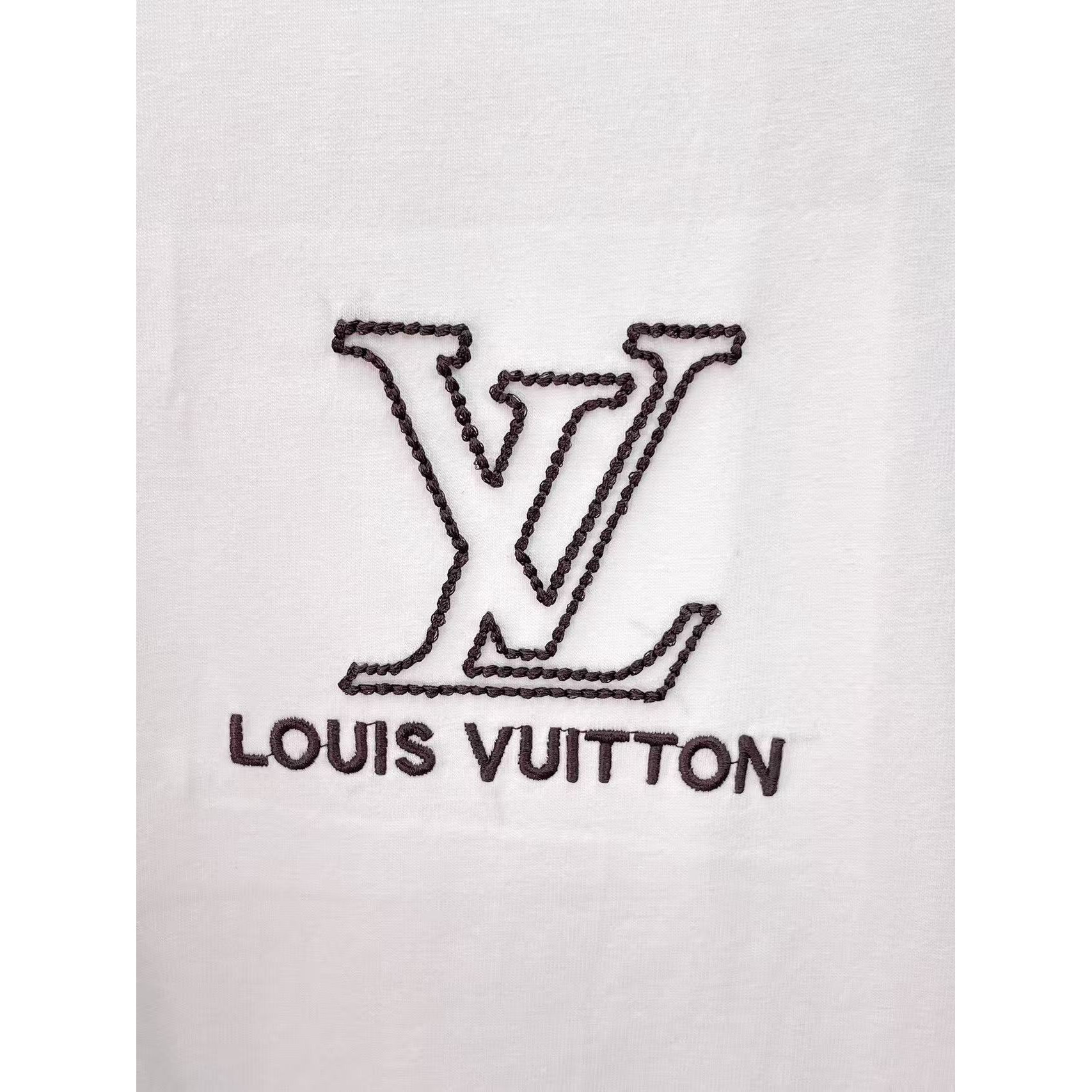 <p>LV 专柜新款短袖T恤(白)</p>