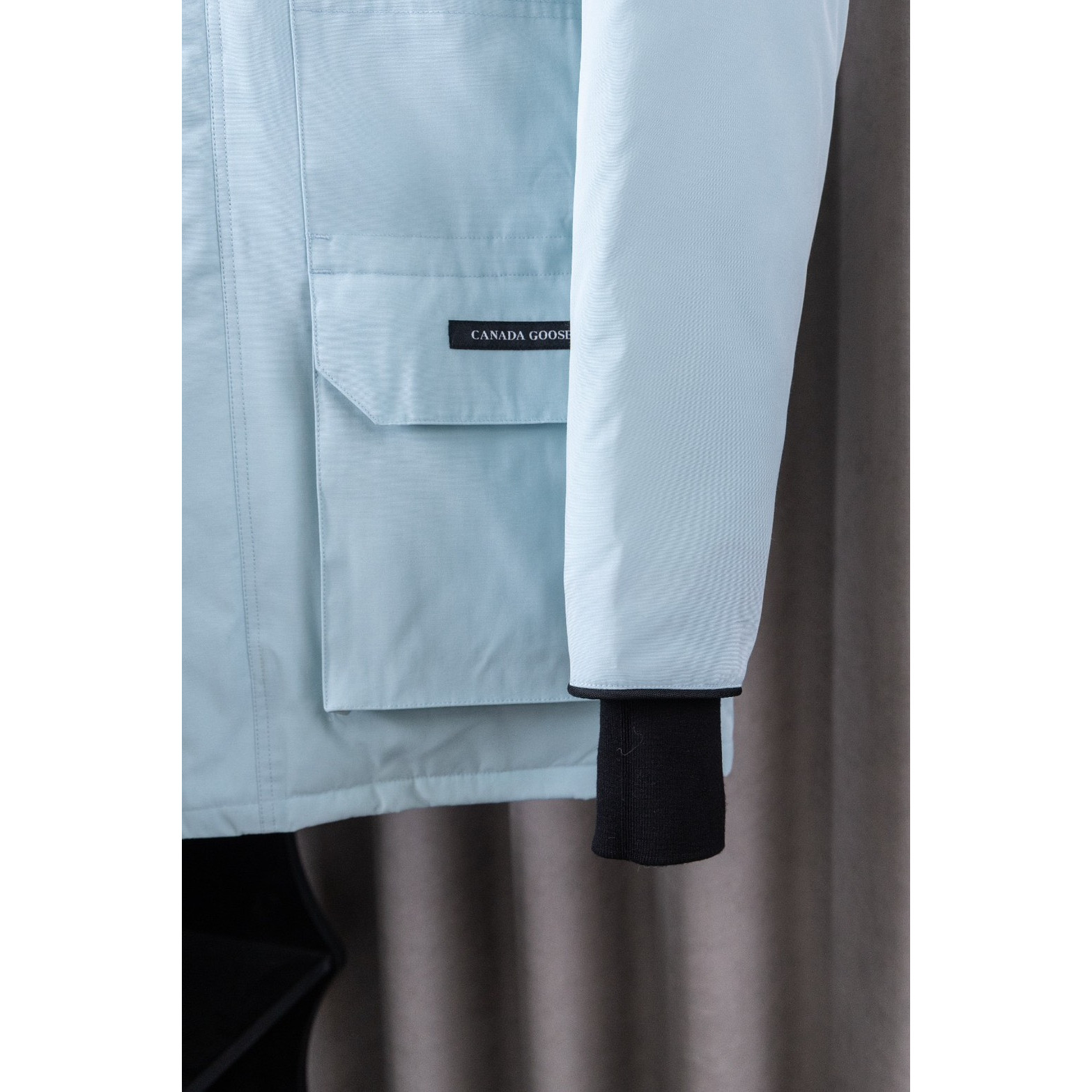<p>Canada Goose 顶级狼毛Expedition 08款 4660M 远征派克羽绒服(浅冰蓝)</p>
