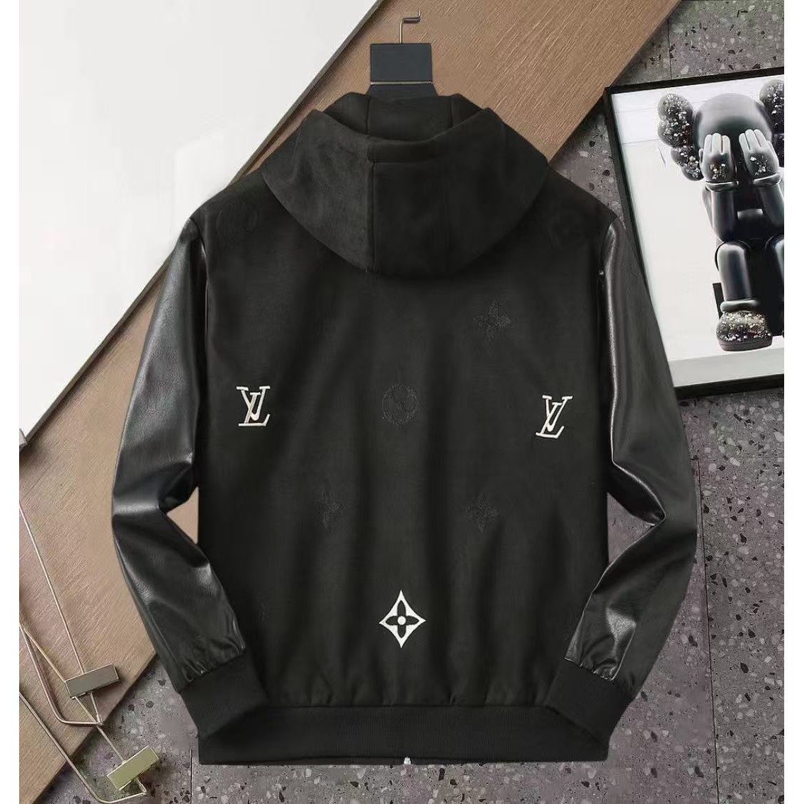 <p>LV 男士夹克外套(黑)</p>