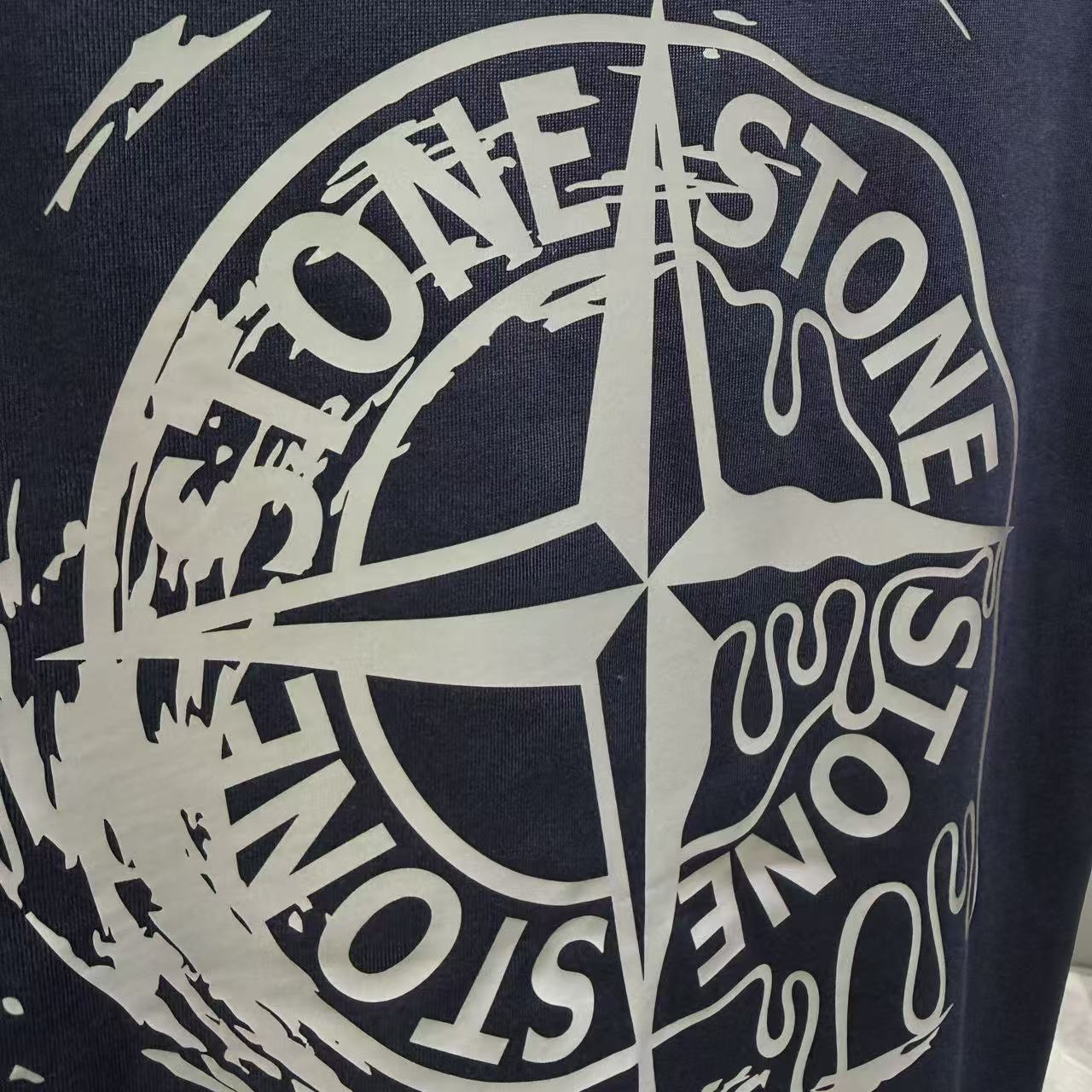 <p>Stone Island 短袖T恤(深藍)</p>