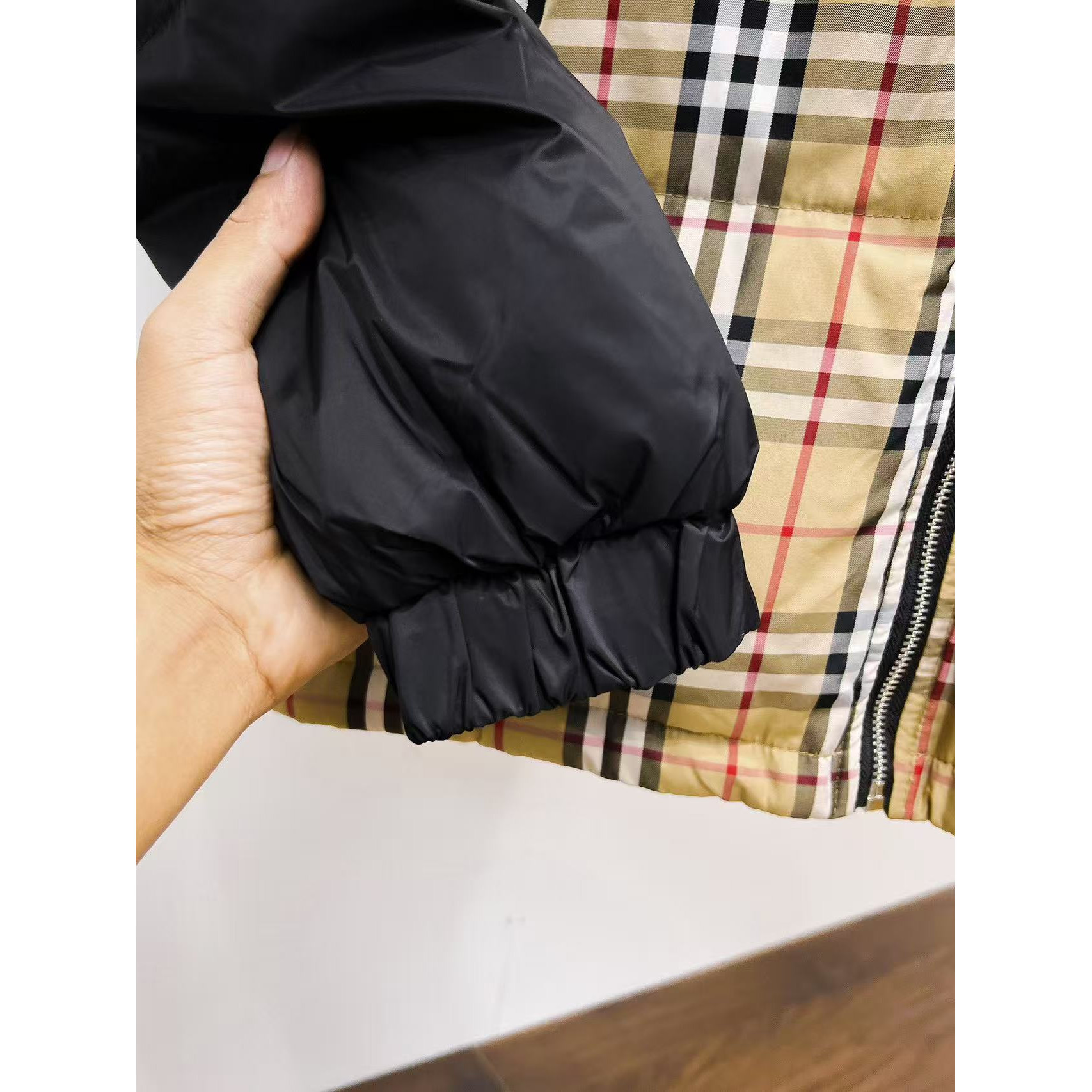 <p>BURBERRY 秋冬新款羽绒服(黑)</p>