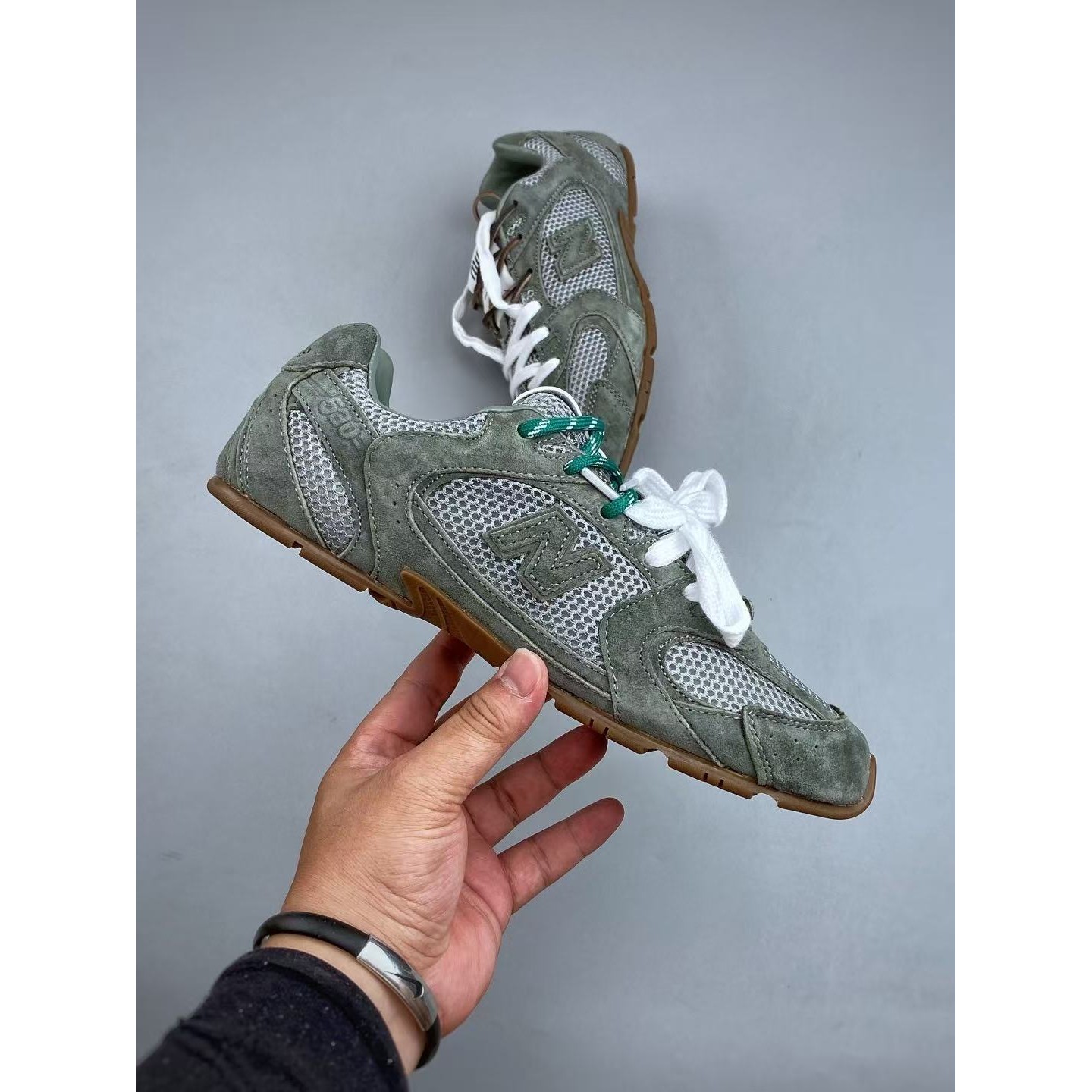 <p>MiuMiu x New Balance 低帮生活休闲鞋(墨綠)&nbsp;&nbsp;</p>
