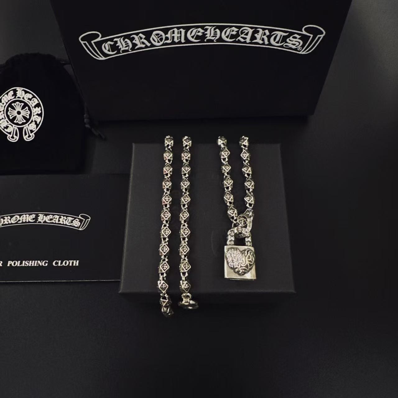 <p>CHROME HEARTS&nbsp;项链</p>