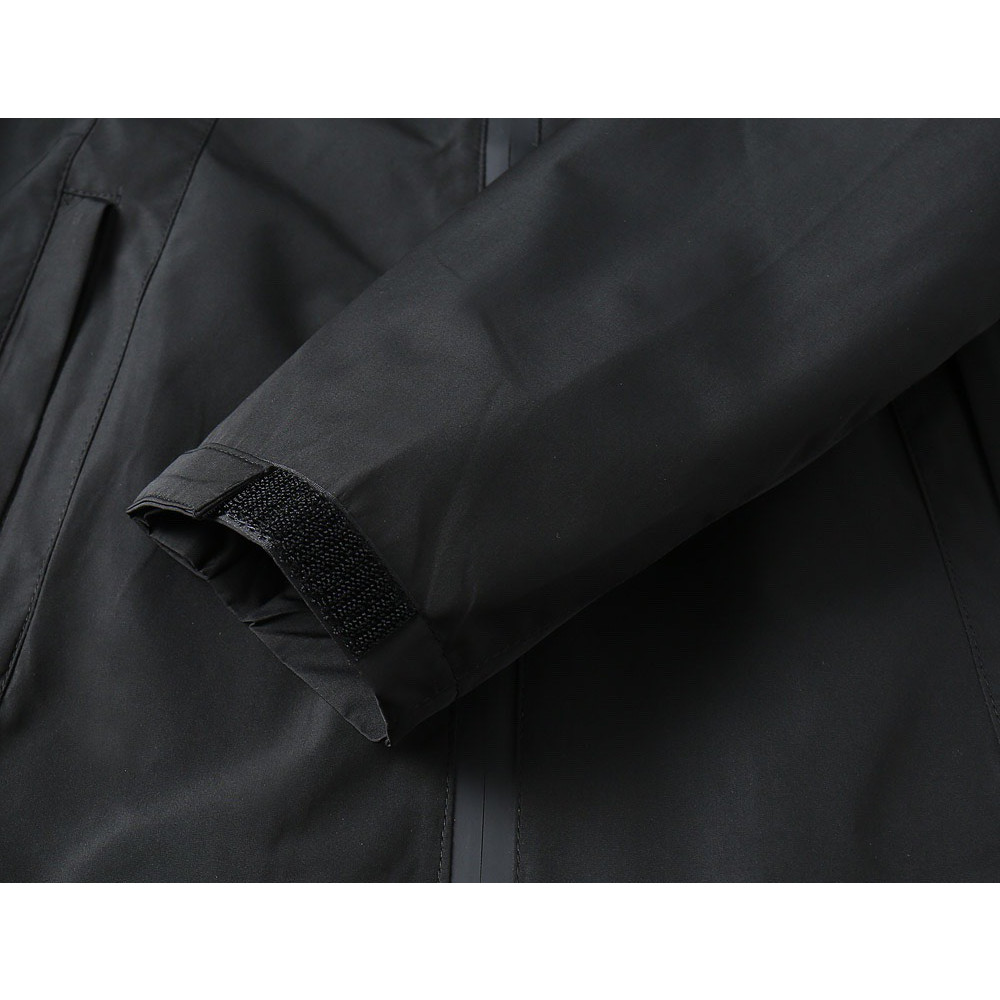 <p>Moncler 新款男士夹克外套<br />
&nbsp;</p>