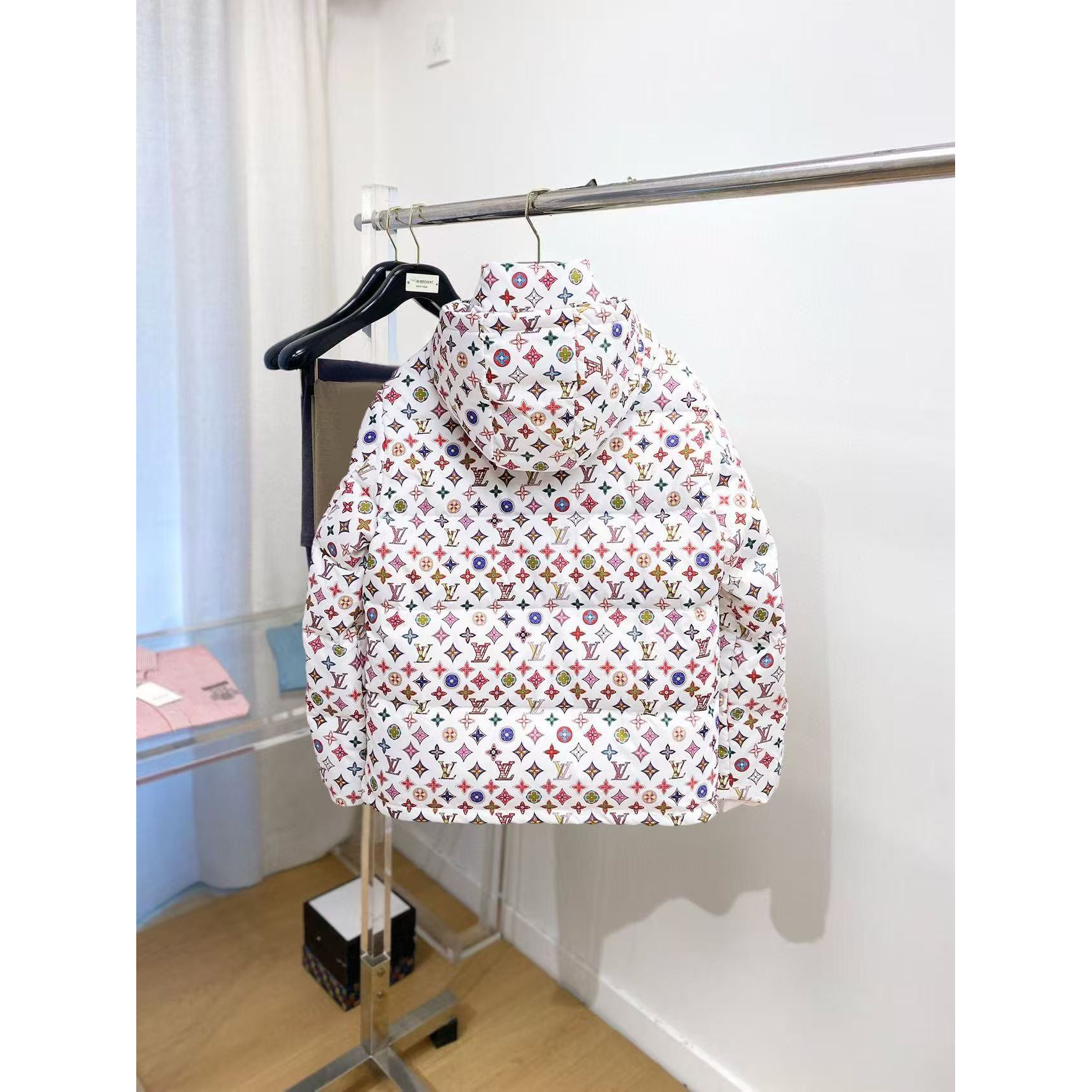 <p>LV 秋冬新款羽绒服(白)</p>