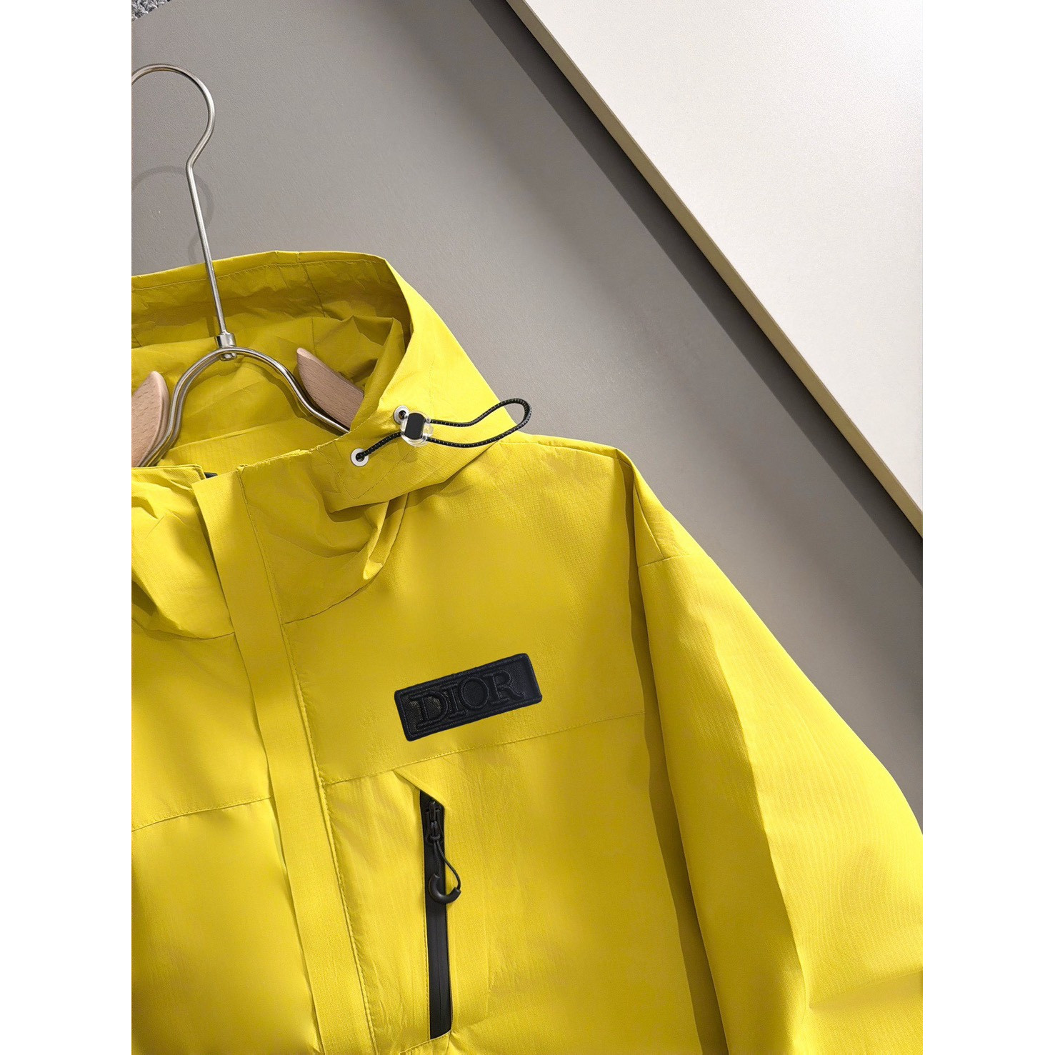 <p>DIOR&nbsp;最新款拉链风衣冲锋衣防水夹克外套</p>