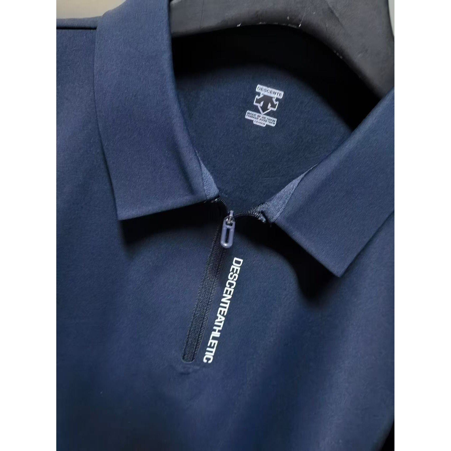<p>Descente 半拉连长袖打底(藏青)</p>