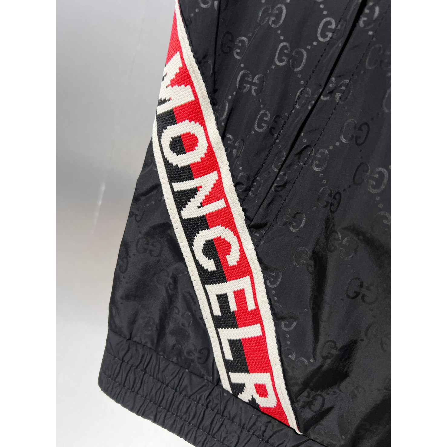 <p>MONCLER 马甲外套(黑)</p>