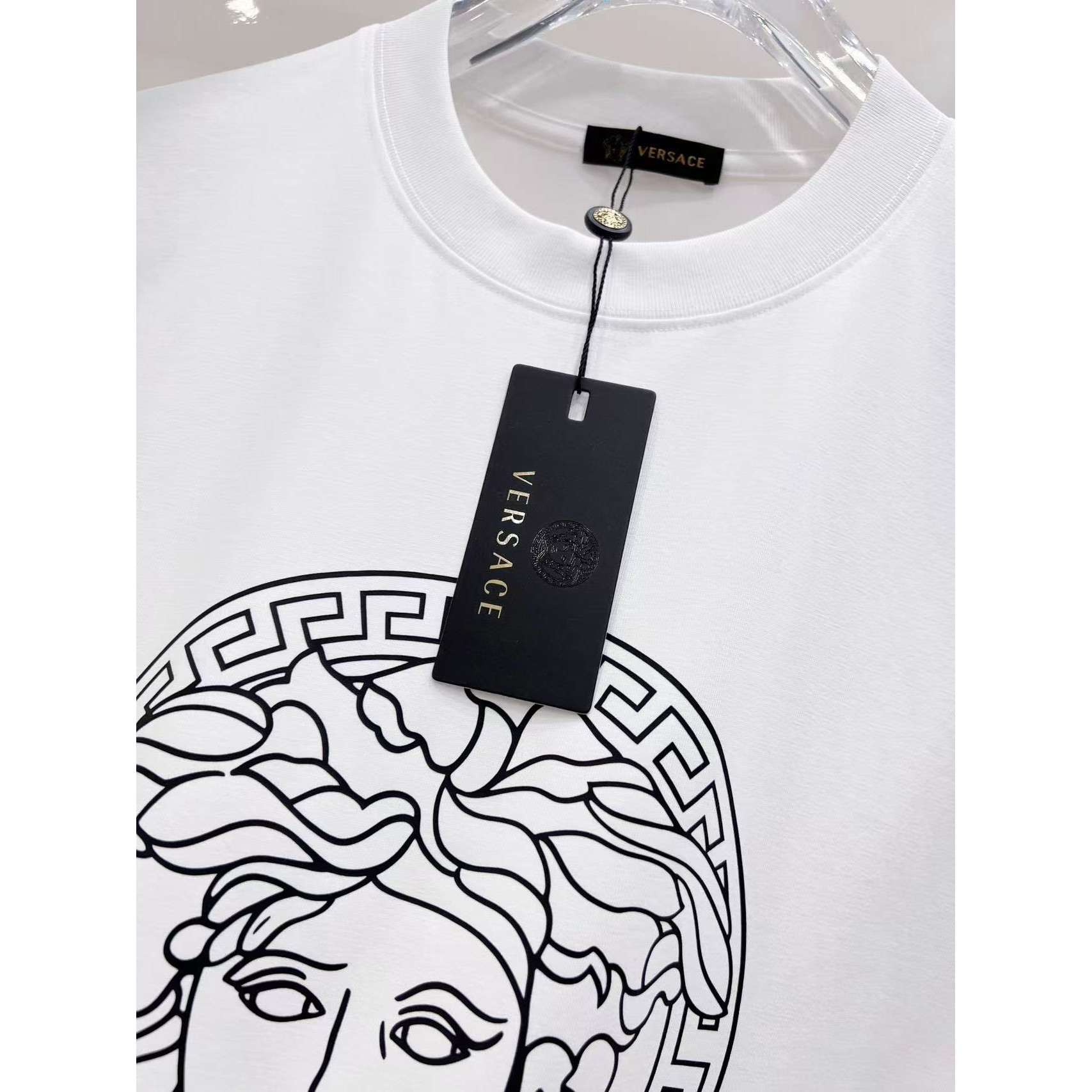 <p>Versace&nbsp;美杜莎logo字母印花经典短袖t恤(白)&nbsp;</p>