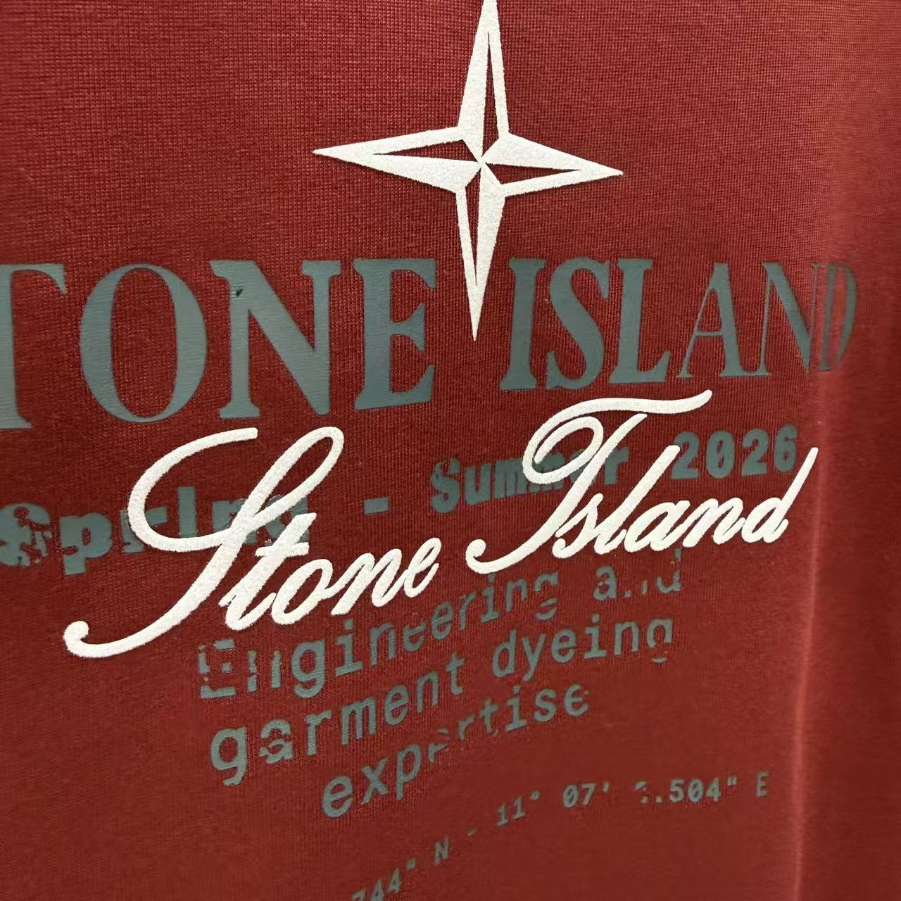 <p>Stone Island 短袖T恤(深紅)</p>
