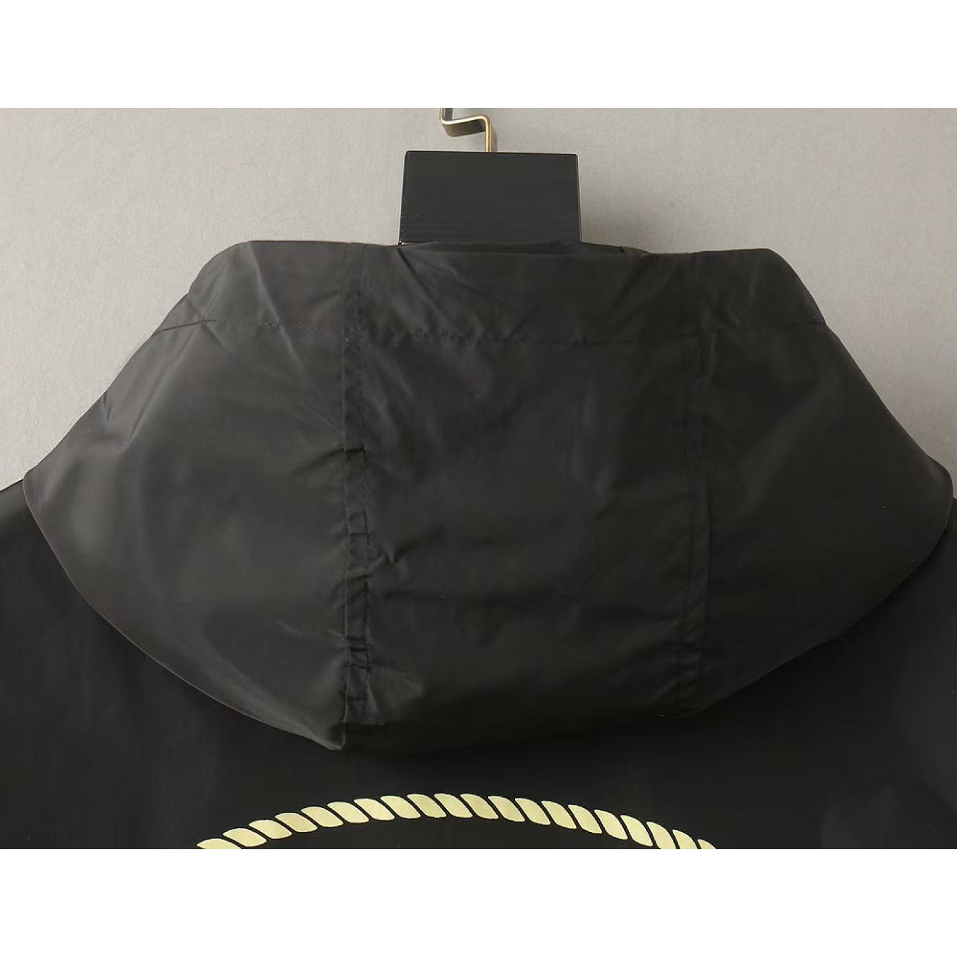 <p>BURBERRY&nbsp;男士夹克外套(黑)</p>