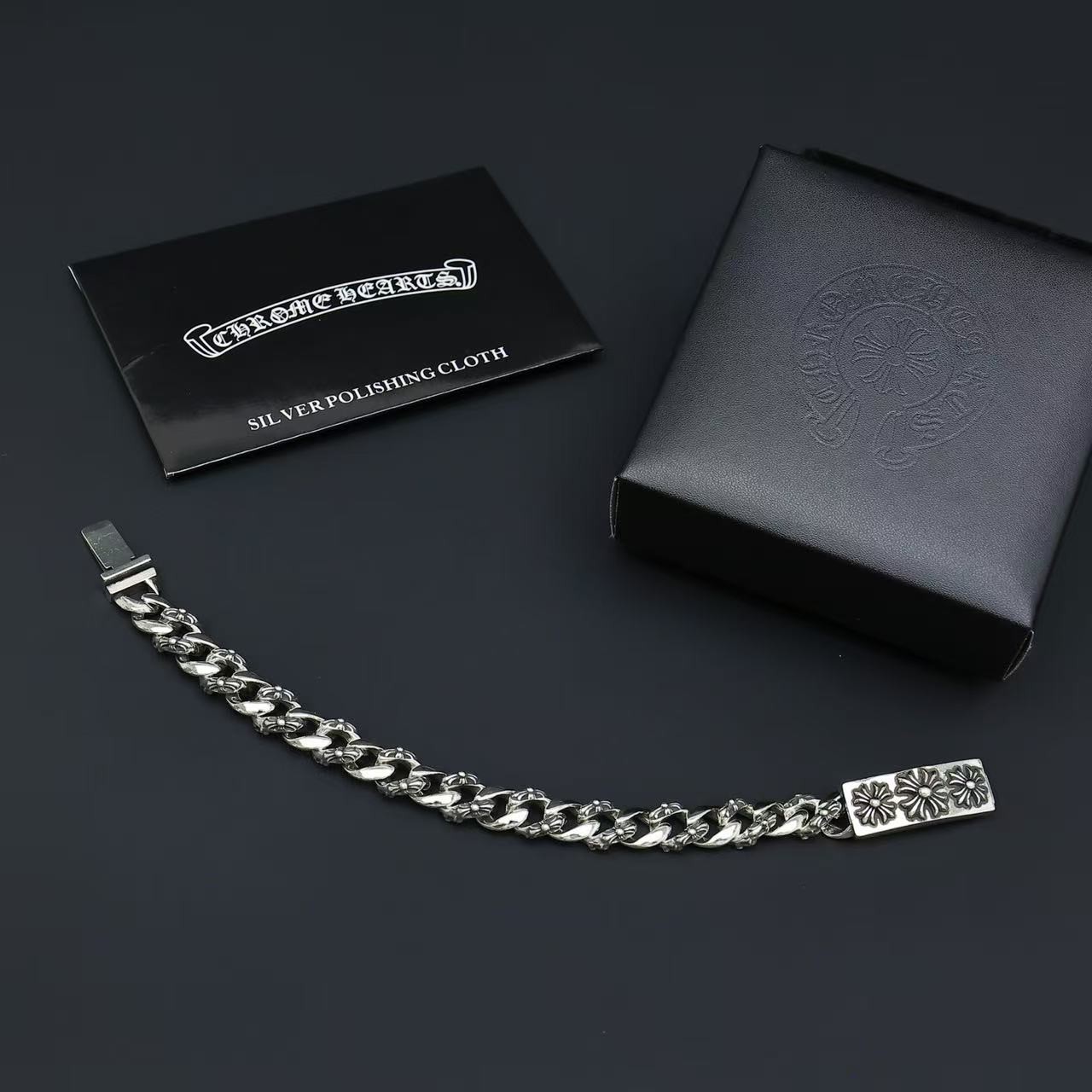 <p>CHROME HEARTS 手鍊</p>