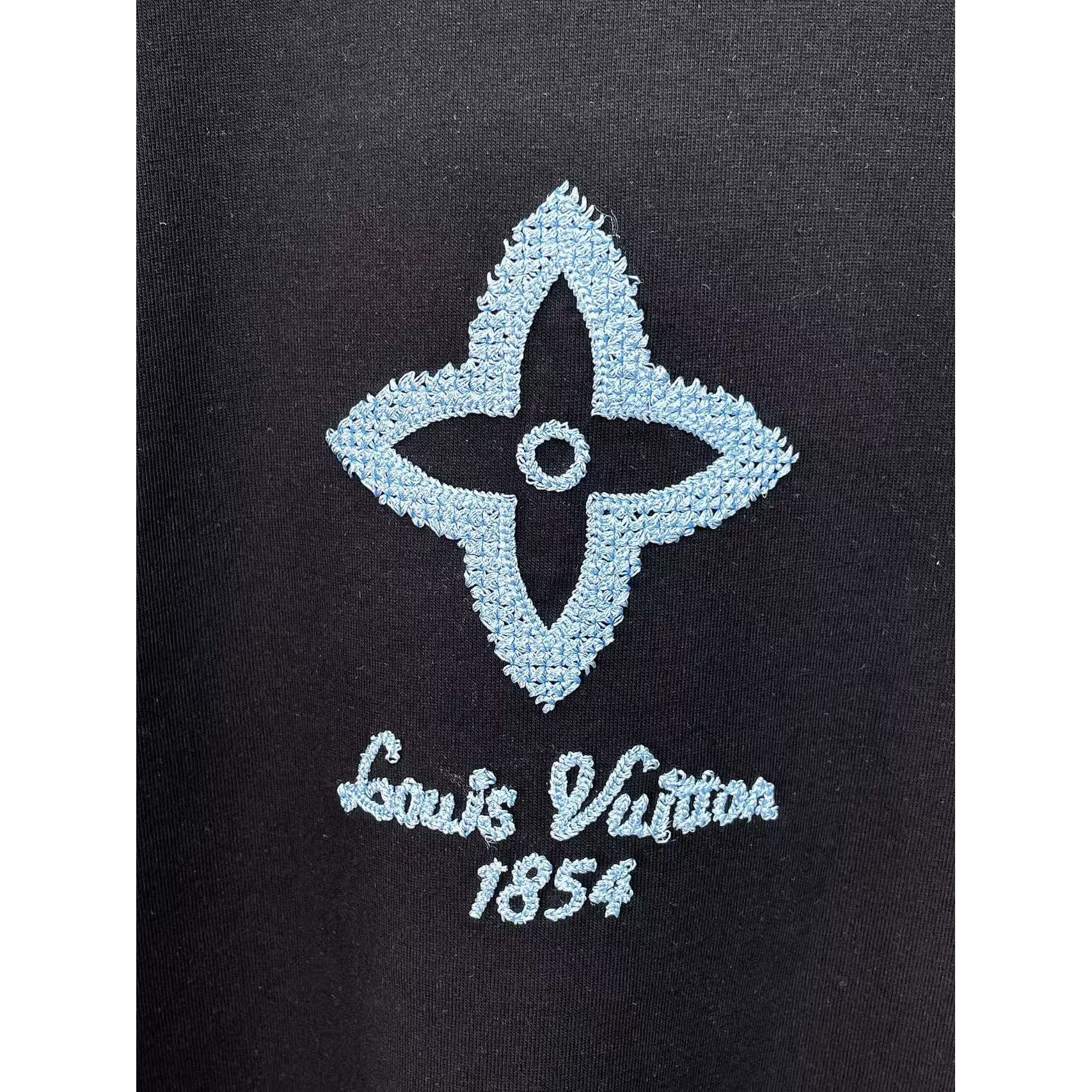 <p>LV 专柜新款短袖T恤(黑)</p>