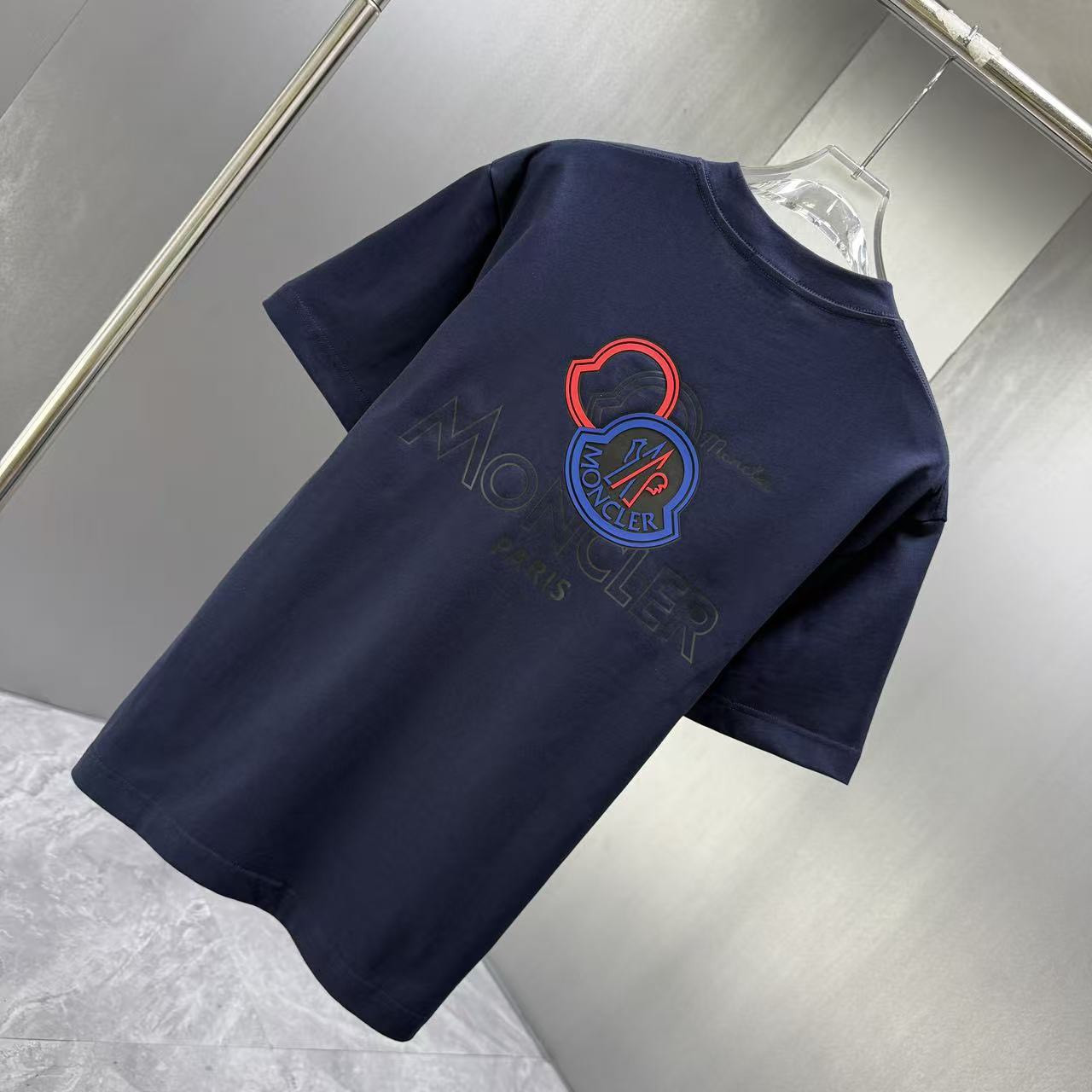 <p>Moncler 短袖T恤(深藍)</p>