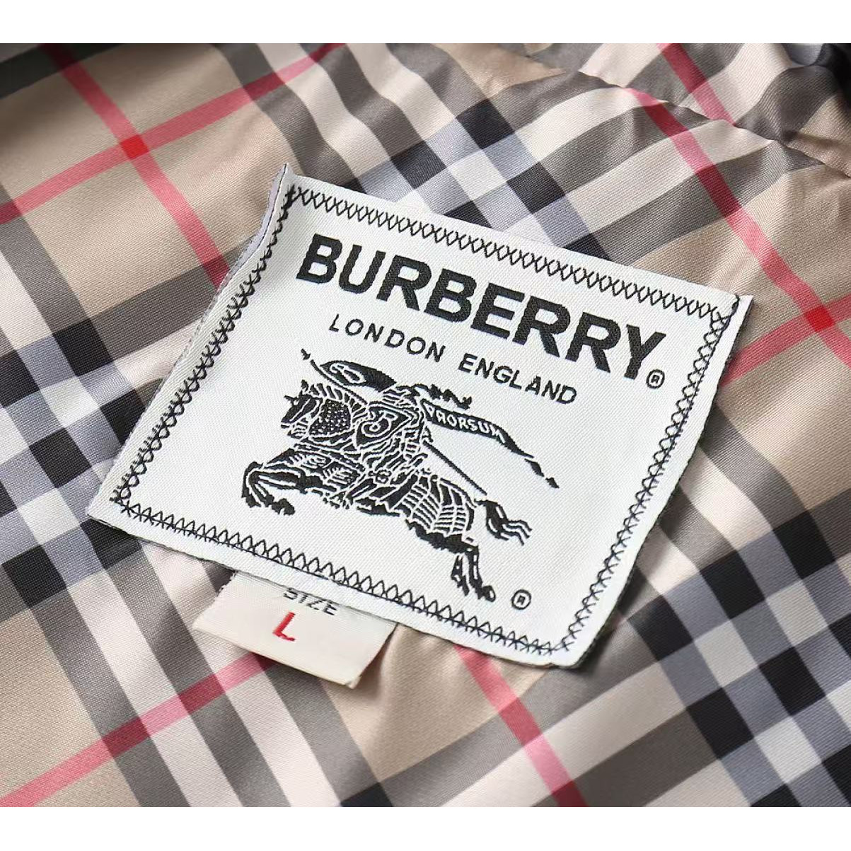 <p>BURBERRY 男士夹克外套(藏青)</p>