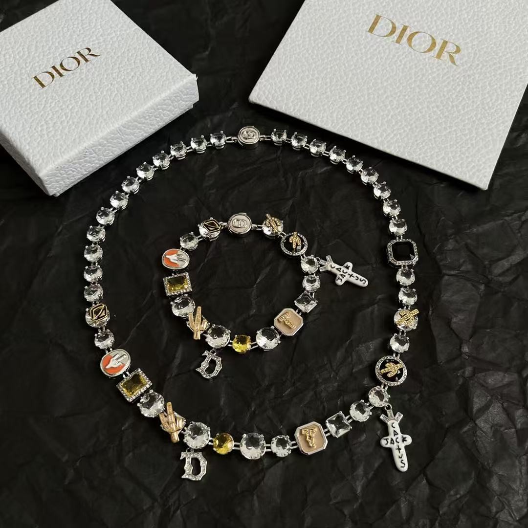 <p>Dior 手链</p>