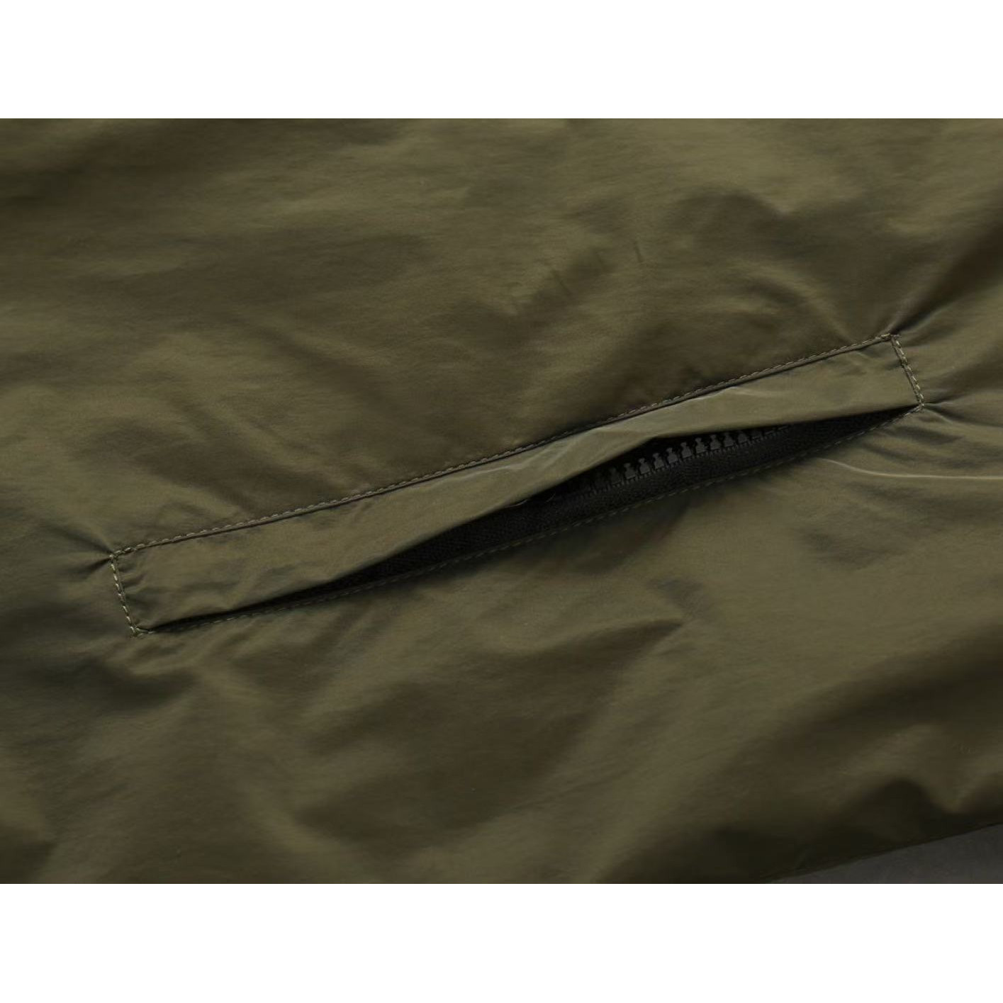 <p>BURBERRY 男士夹克外套(綠)<br />
&nbsp;</p>