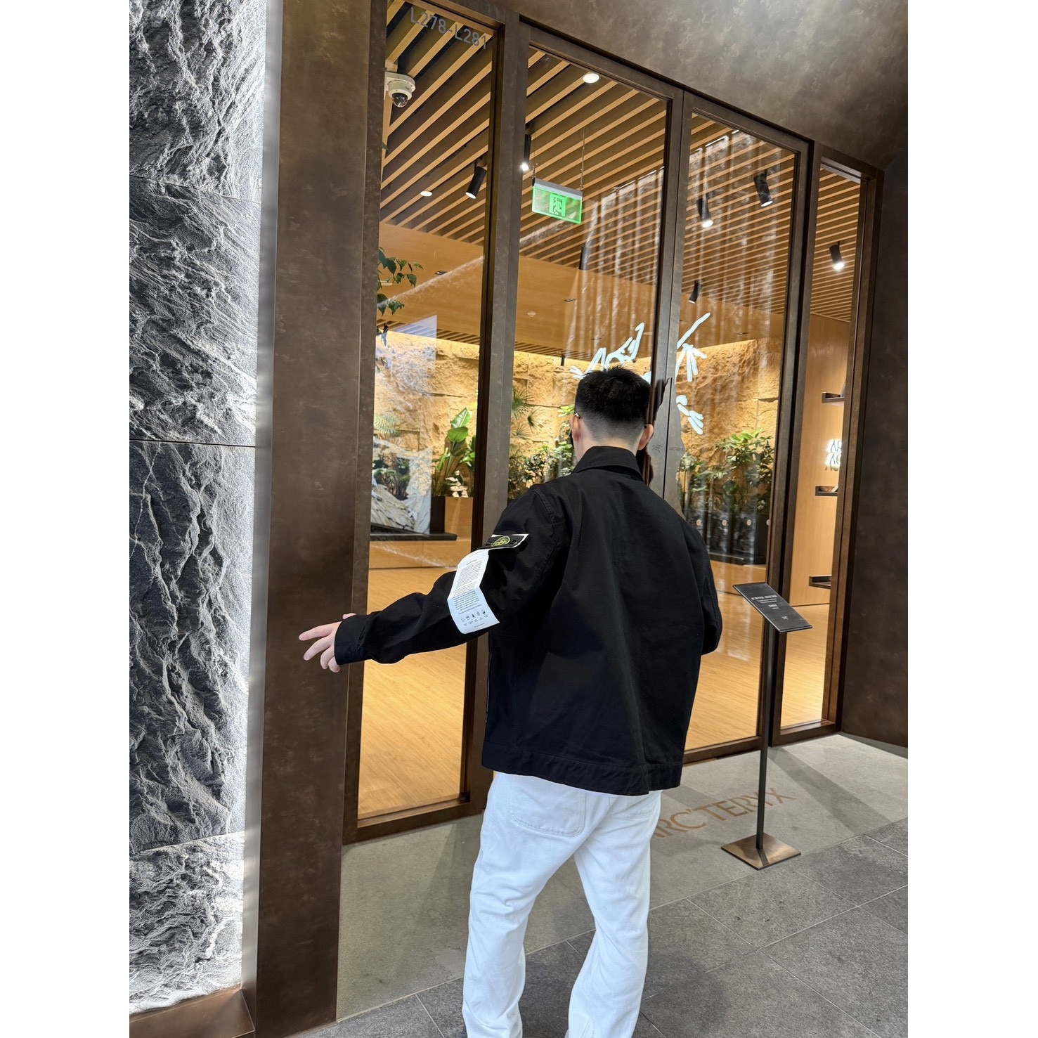 <p>Stone Island 水洗重工工装外套(黑)</p>