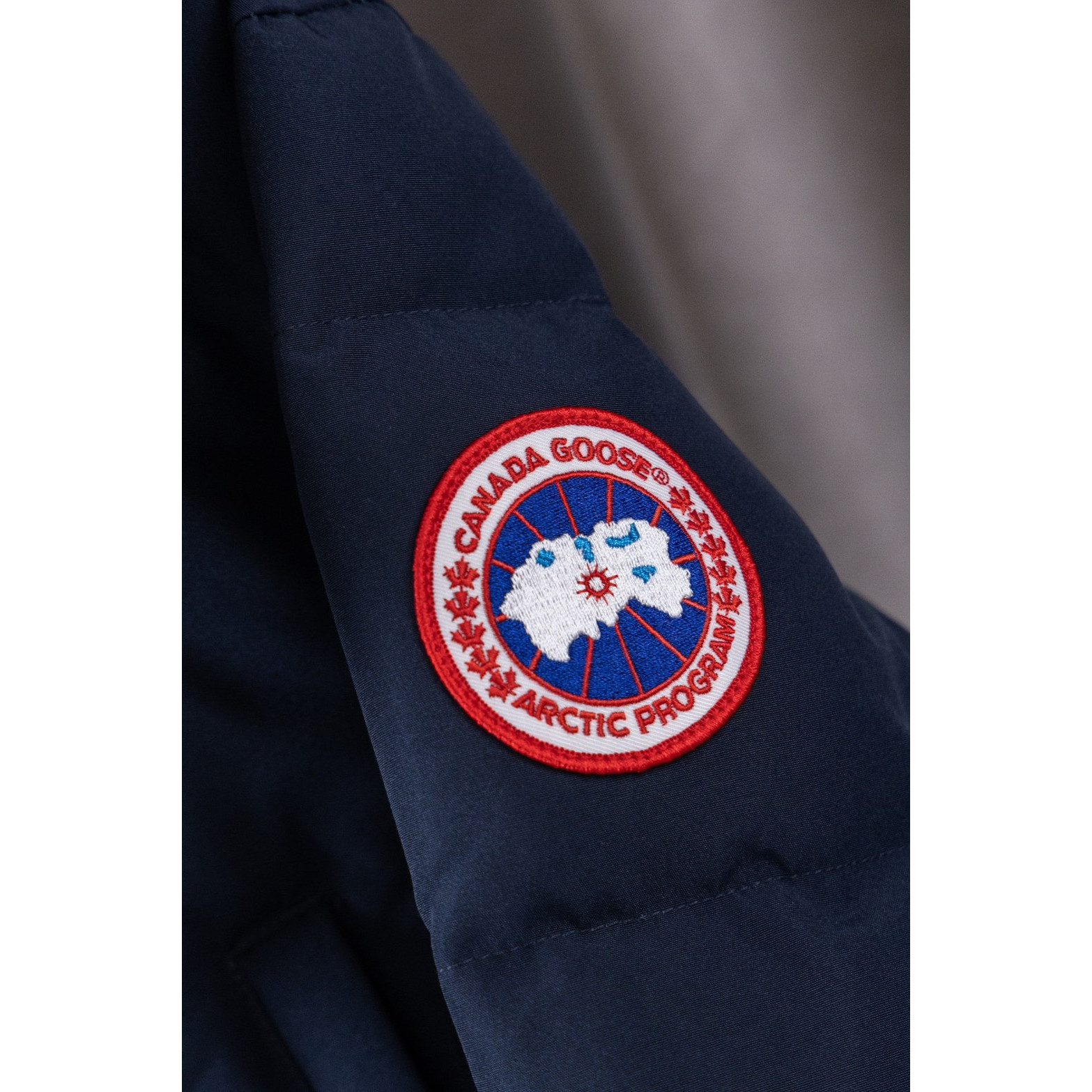 <p>Canada Goose 顶级狼毛Wyndham 2048M &nbsp;29款 系列派克大衣羽绒服(深蓝色)</p>
