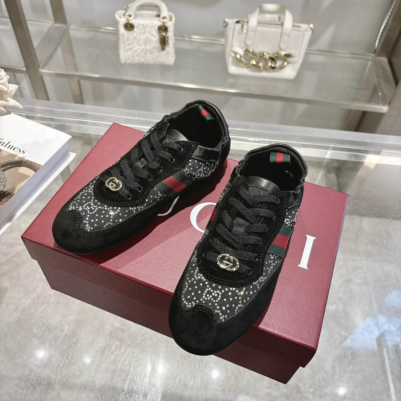 <p>GUCCI 水晶钻鞋(黑)</p>