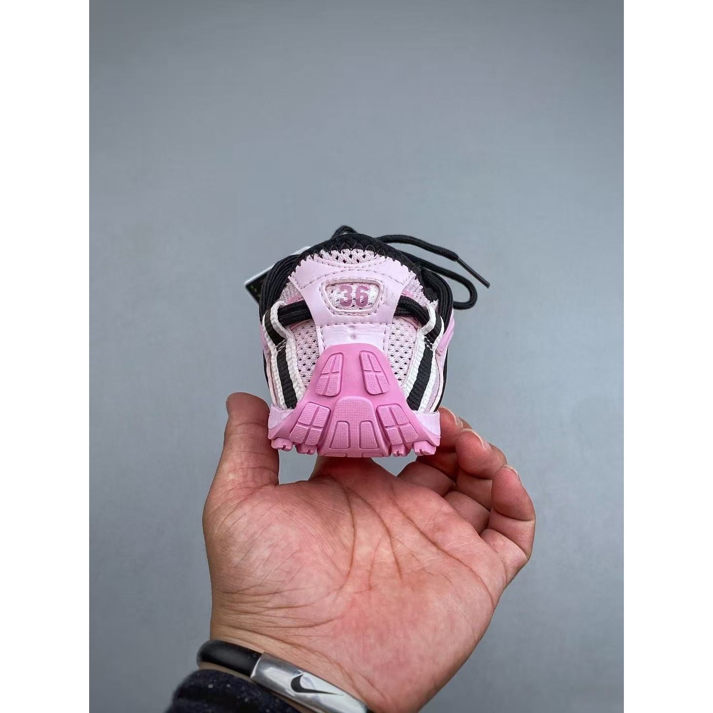 <p>Balenciaga RADAR GRADIENT LINES 25代 生活休闲鞋 (粉)&nbsp;</p>