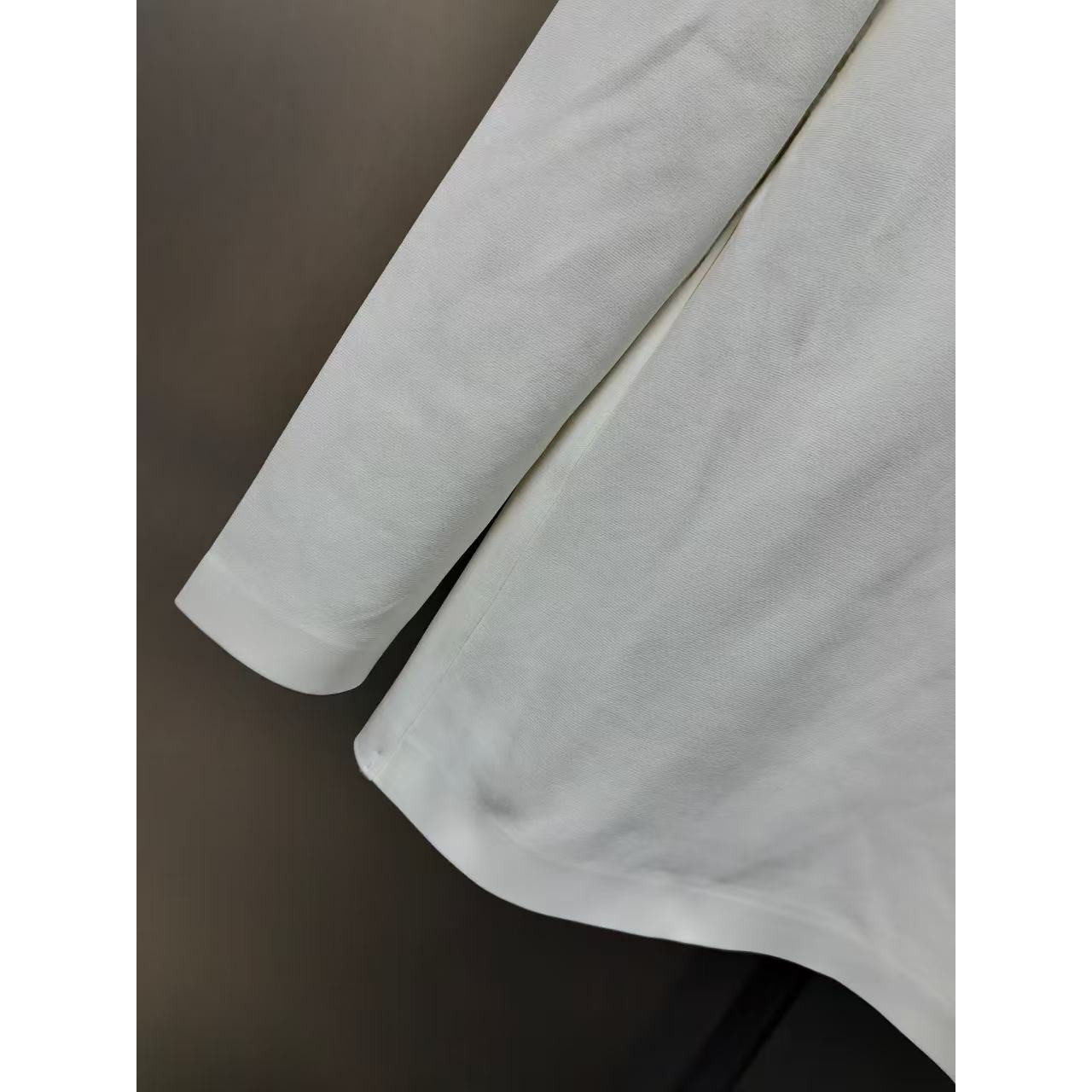 <p>Descente 翻领长袖打底(米白)</p>