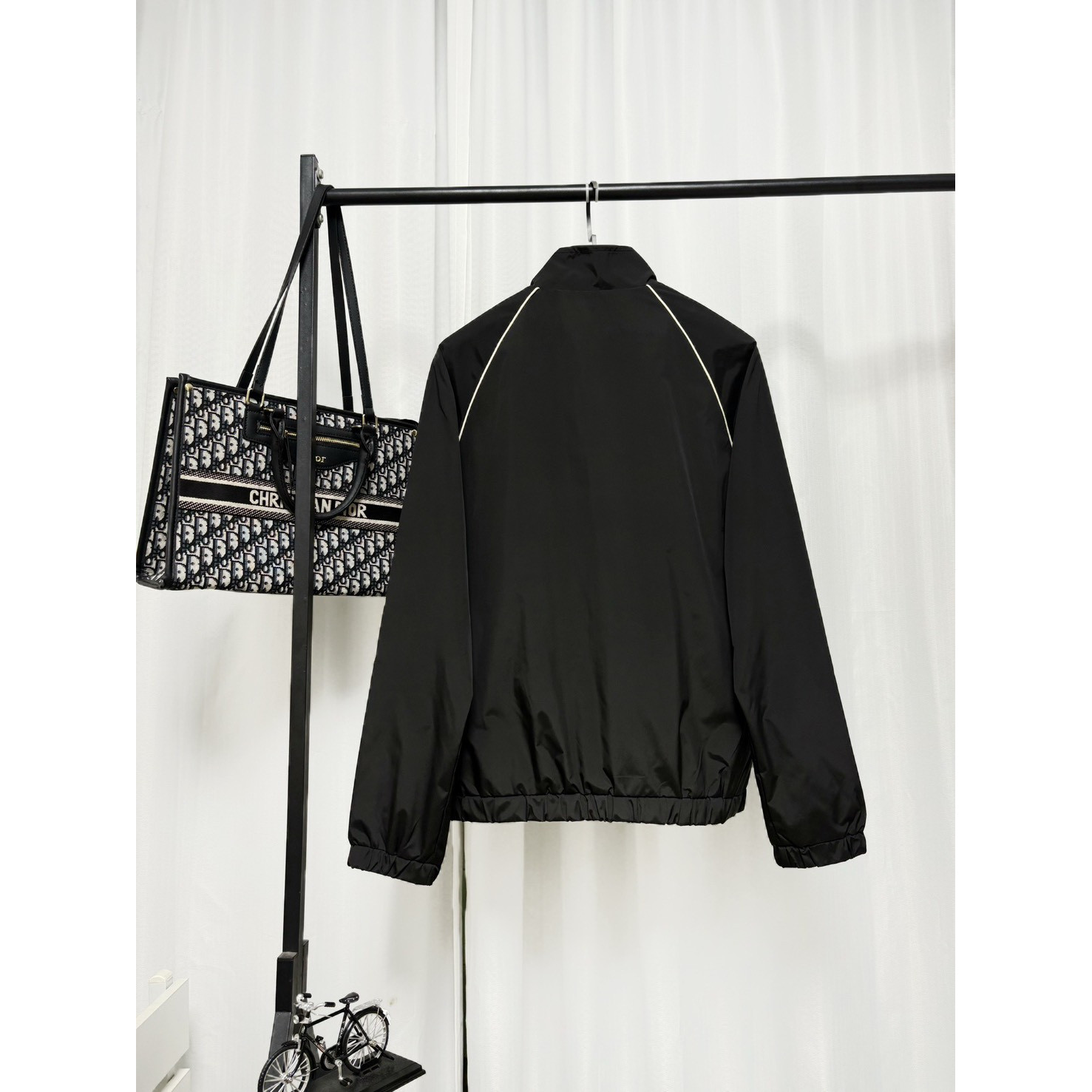 <p>Moncler 夹克外套</p>
