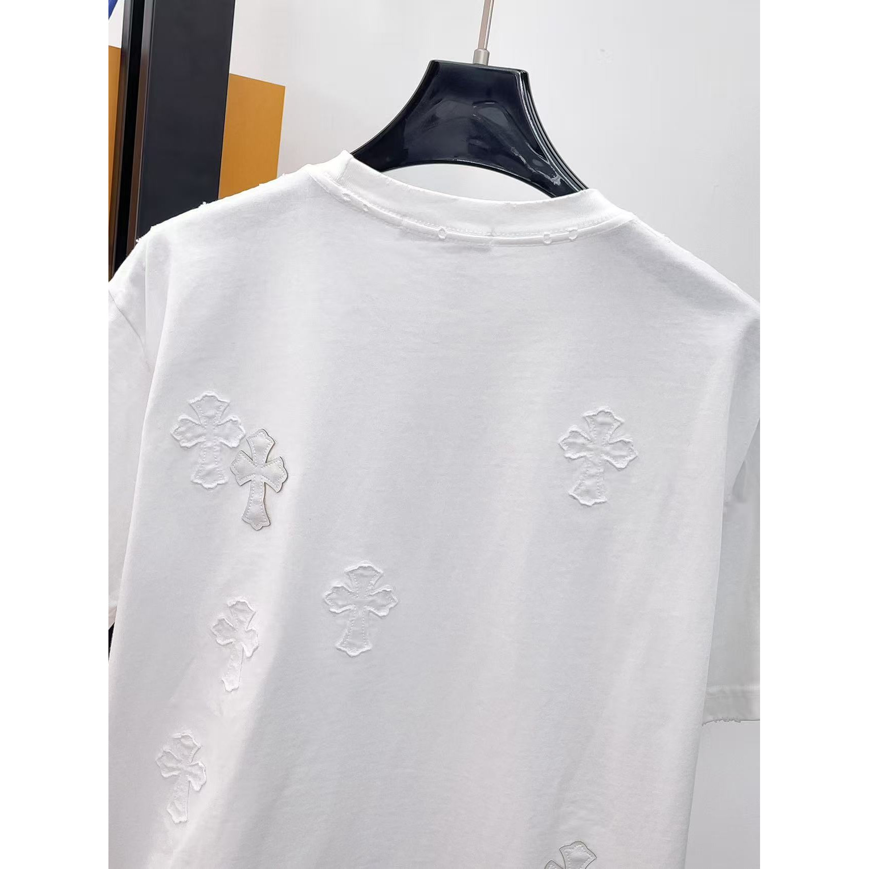 <p>CHROME HEARTS 专柜新款短袖T恤(白)</p>