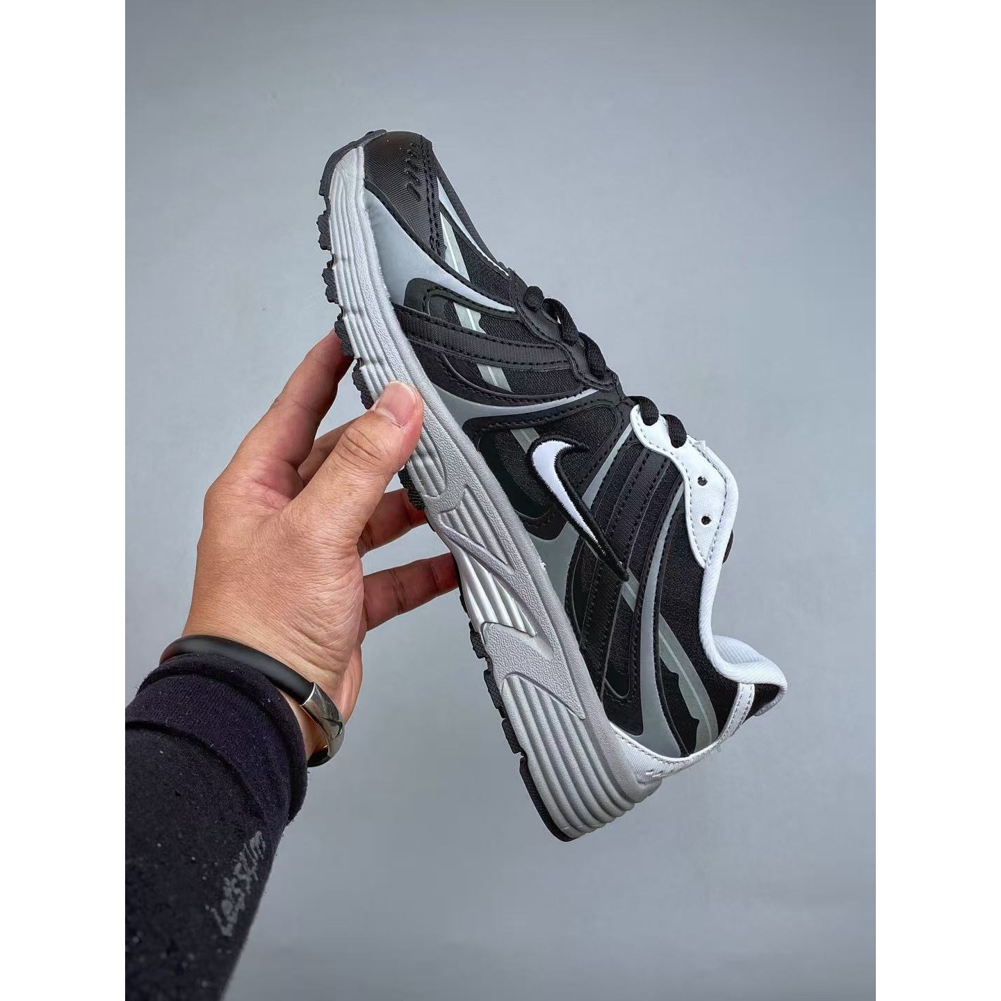 <p>Nike P-9000 休闲跑步鞋(黑)&nbsp;</p>