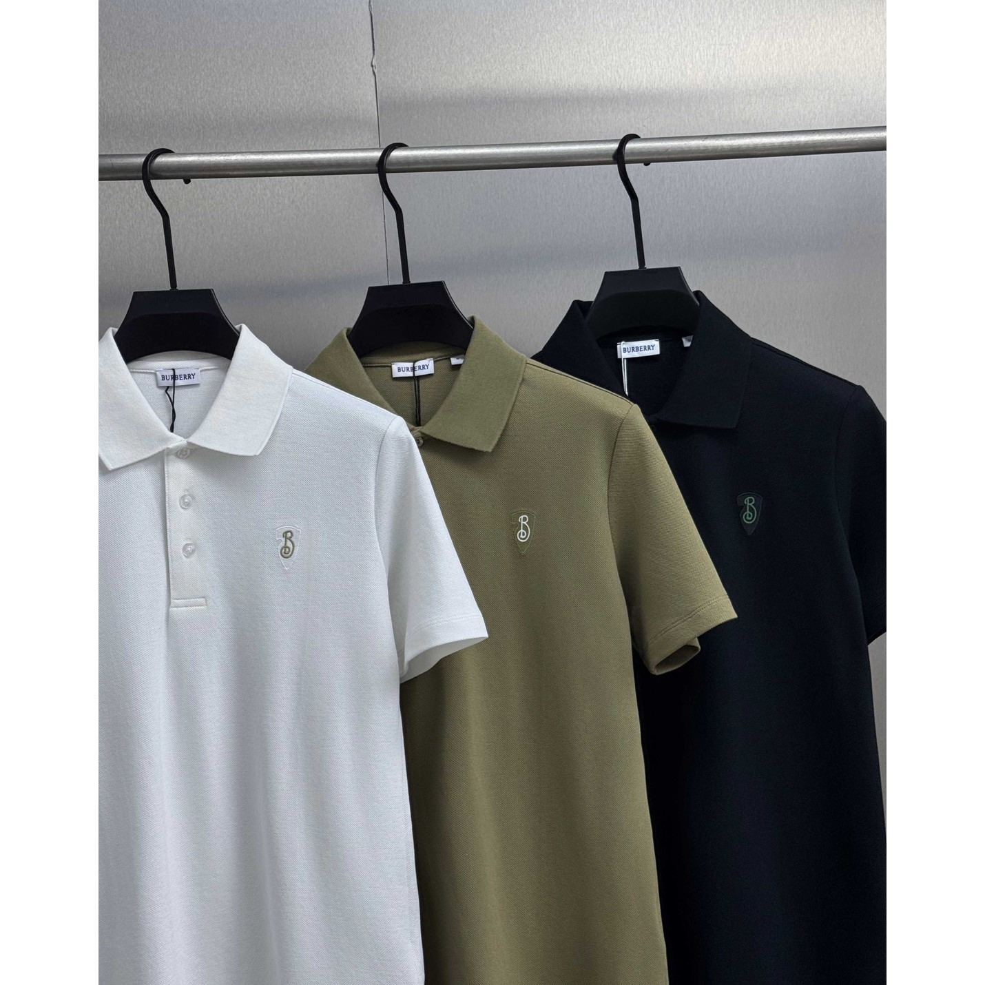 <p>BURBERRY 短袖翻领polo衫(白)</p>