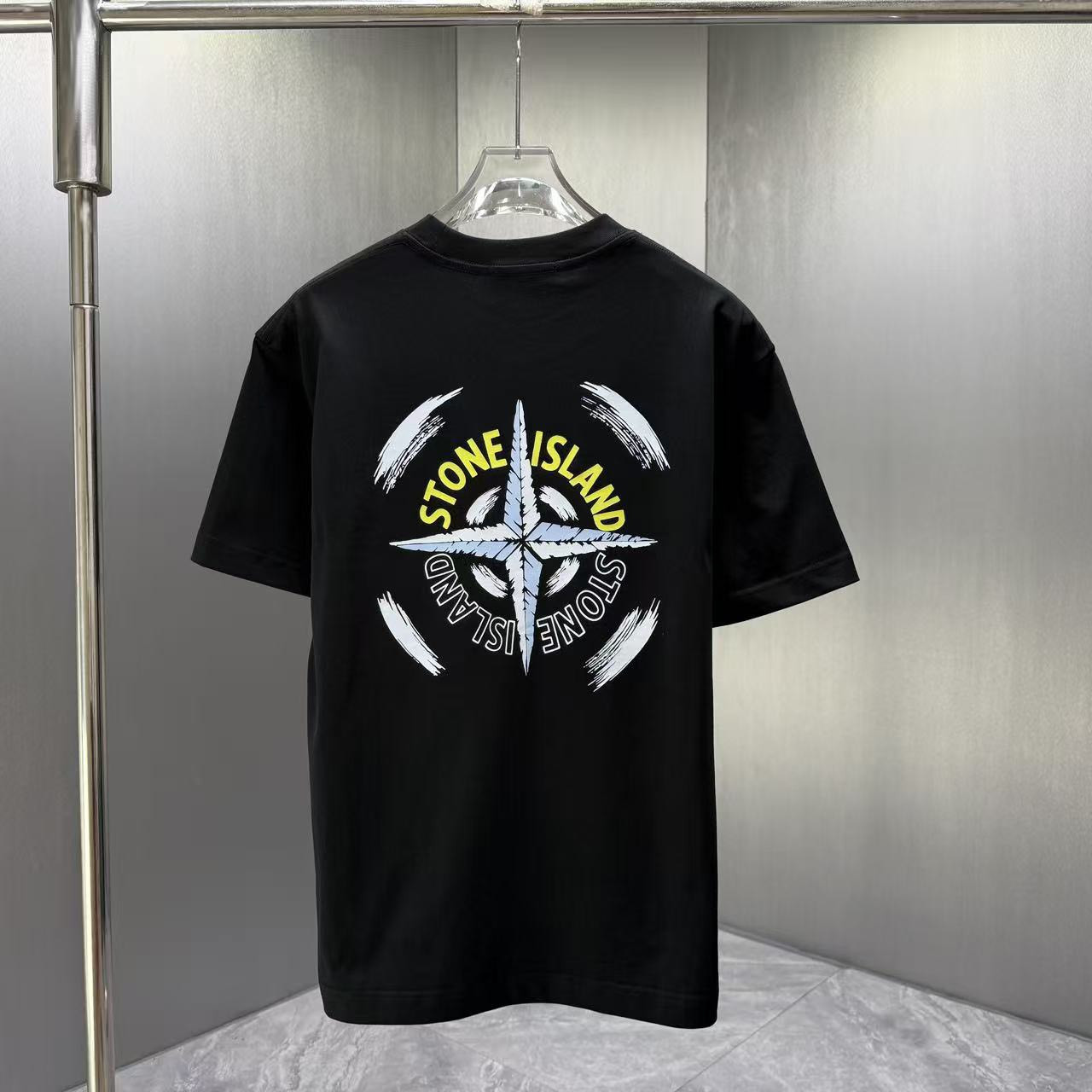 <p>Stone Island 短袖T恤(黑)</p>