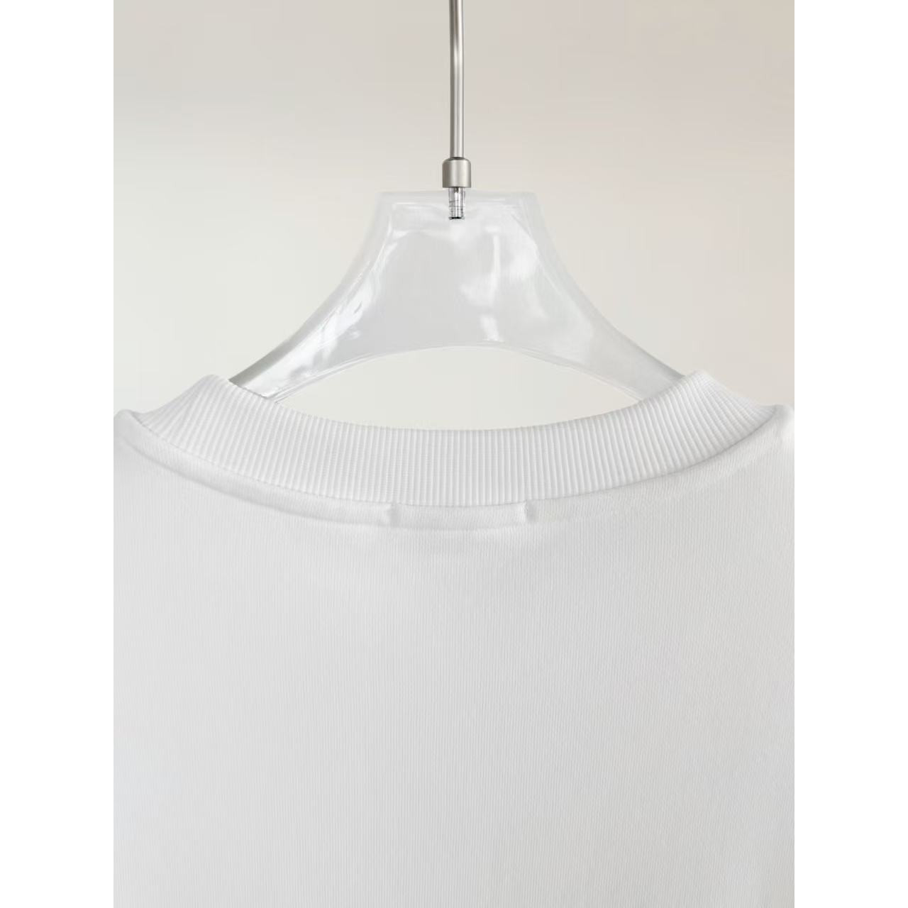 <p>LOEWE&nbsp;圆领卫衣(白)</p>