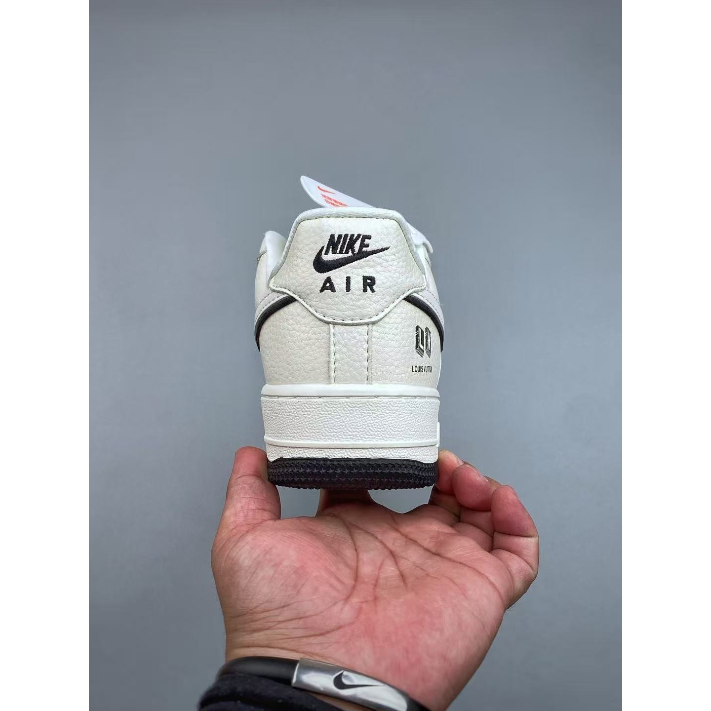 <p>Nike Air Force1 07 low &nbsp;联名款(白)</p>