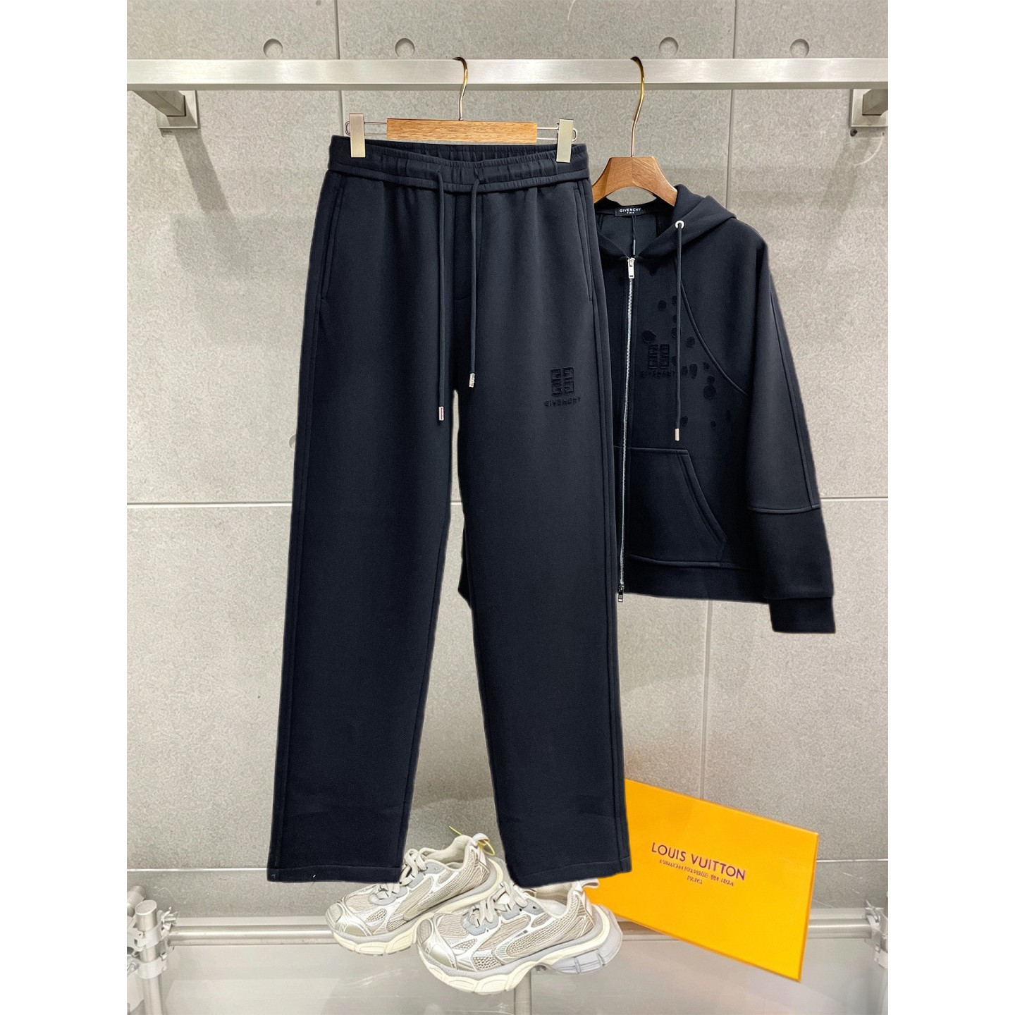 <p>GIVENCHY 套裝(黑)</p>