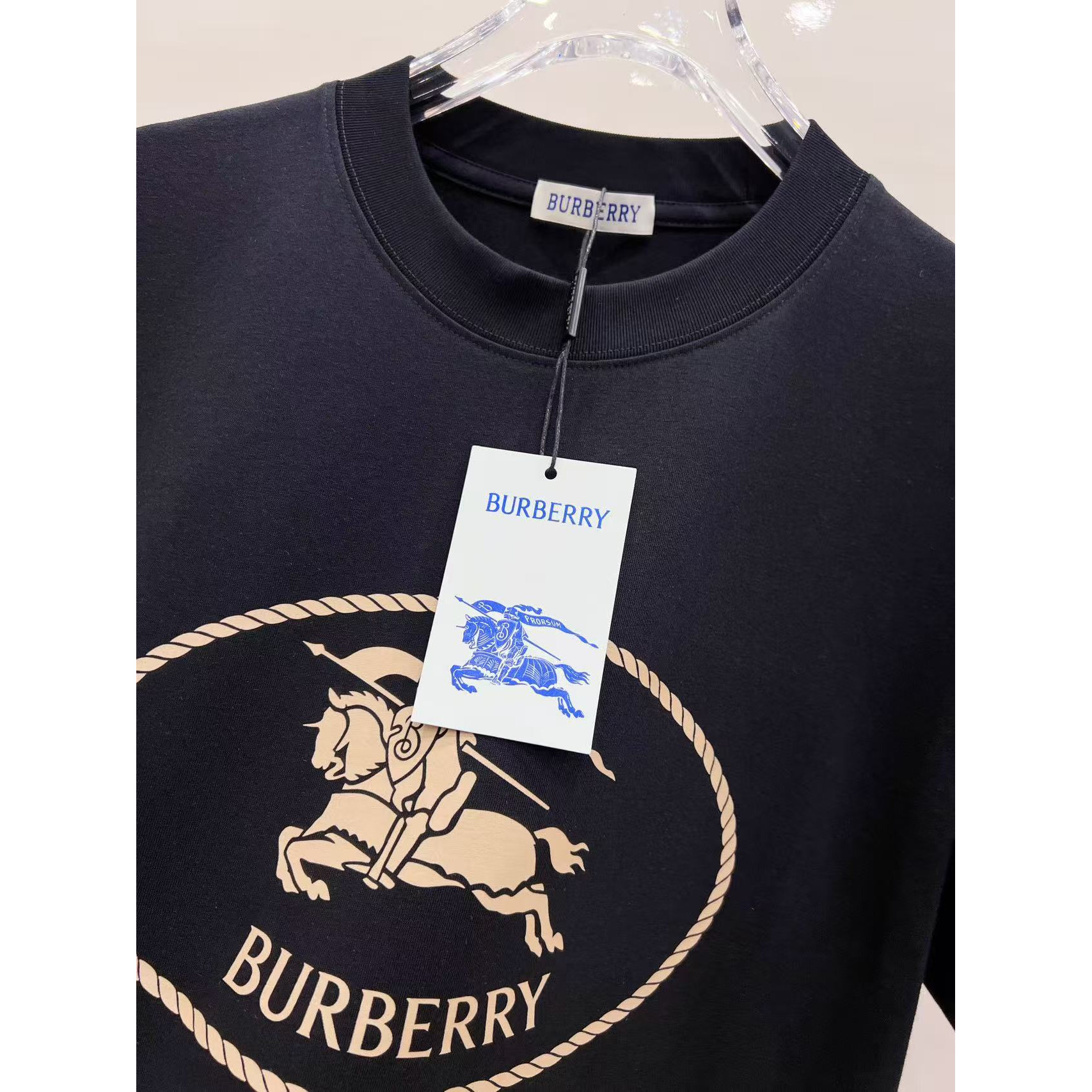<p>BURBERRY 战马字母短袖t恤(黑)&nbsp;</p>