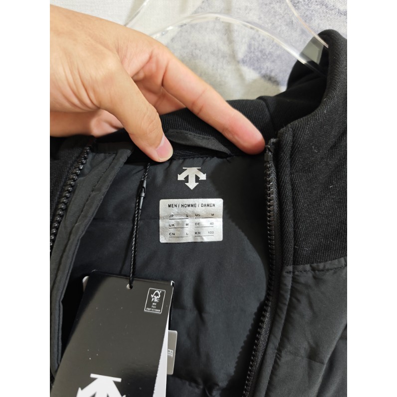 <p>DESCENTE 針織拼接連帽羽絨服(黑)</p>