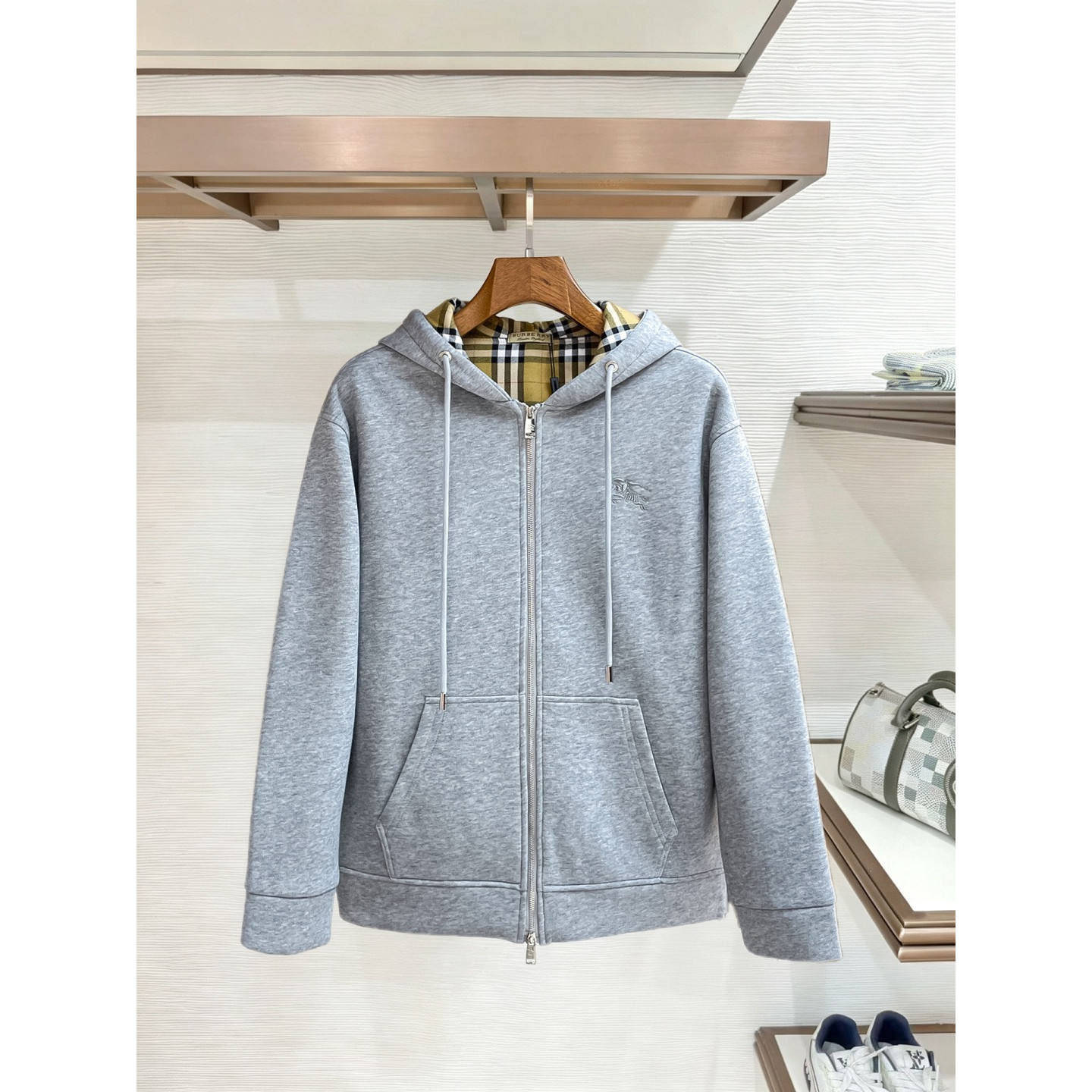 <p>BURBERRY 精品外套(灰)</p>