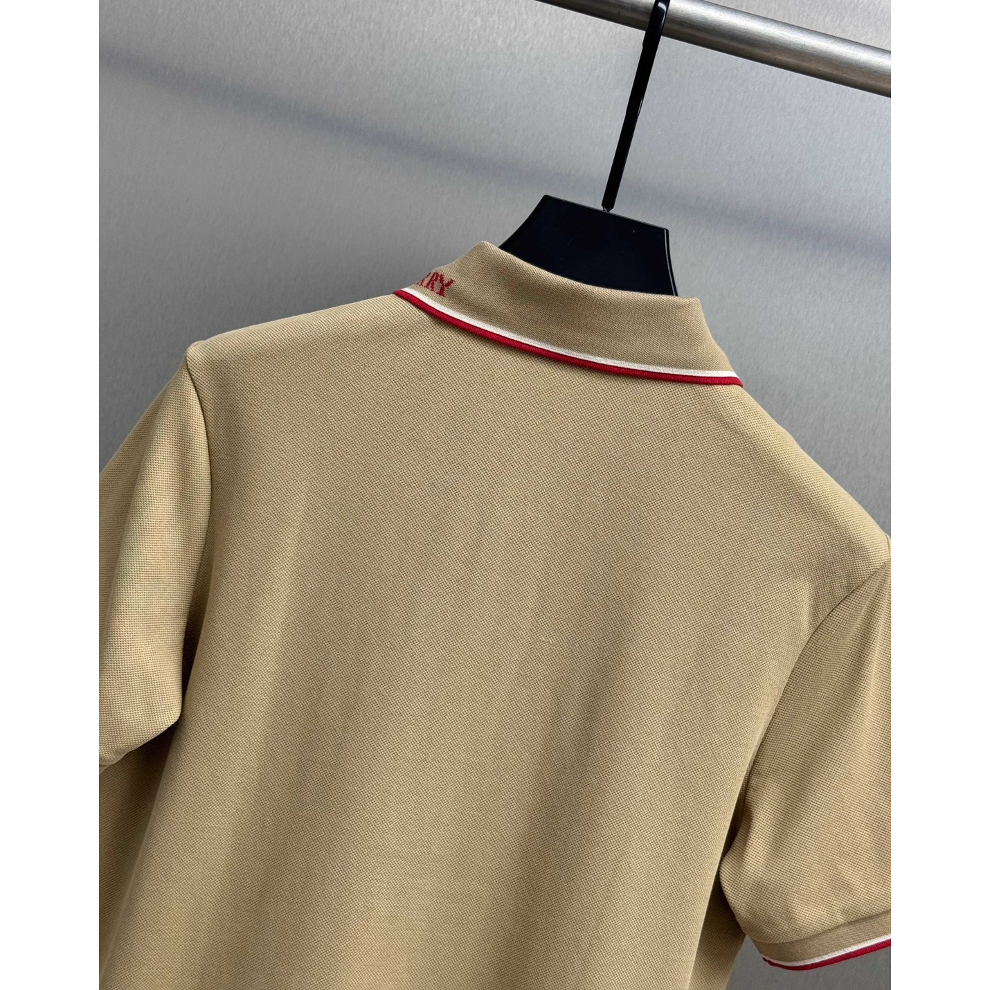 <p>BURBERRY 短袖翻领polo衫(杏)</p>