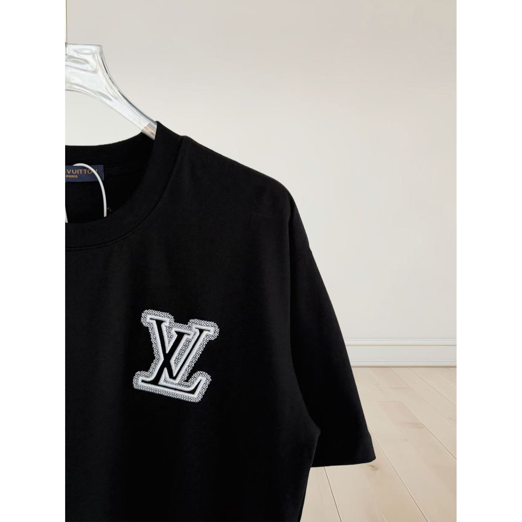 <p>LV 短袖T恤(黑)</p>