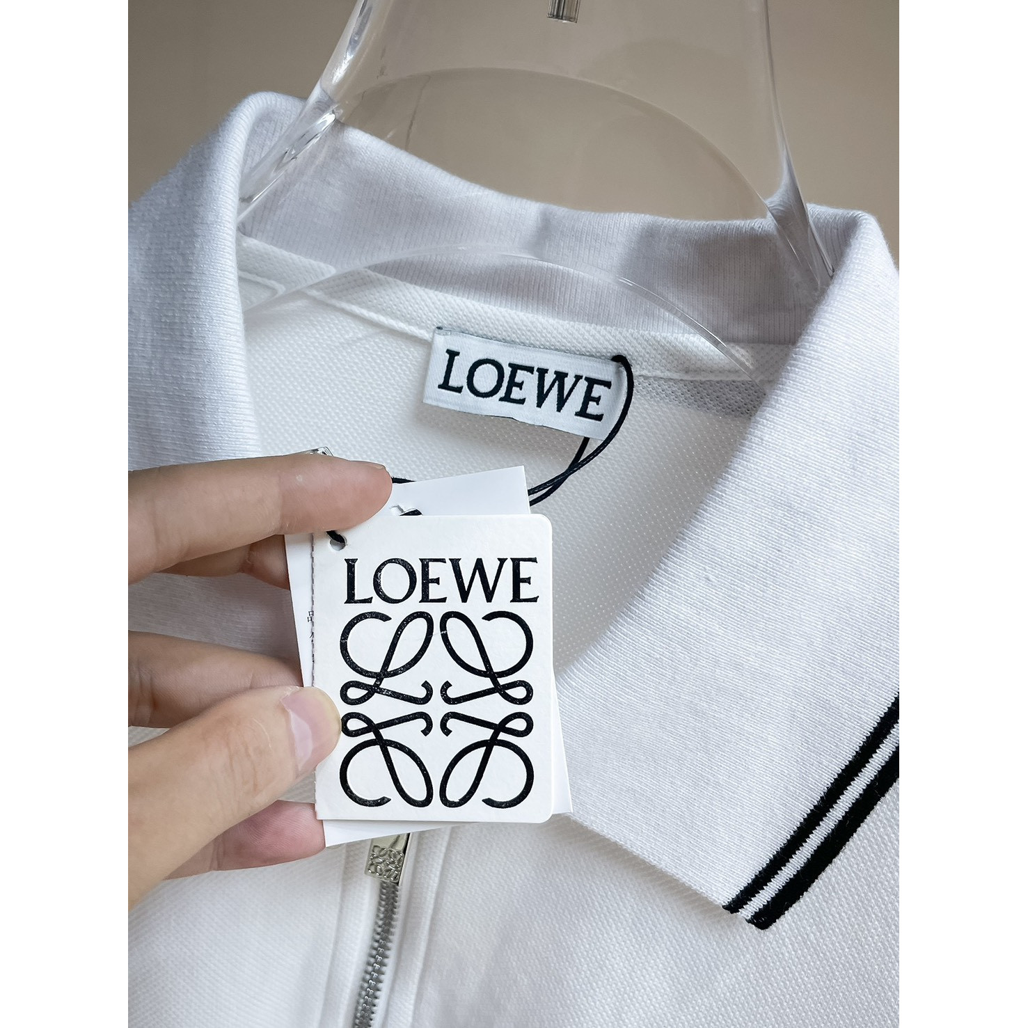 <p>LOEWE&nbsp;短袖翻领polo衫(白)</p>