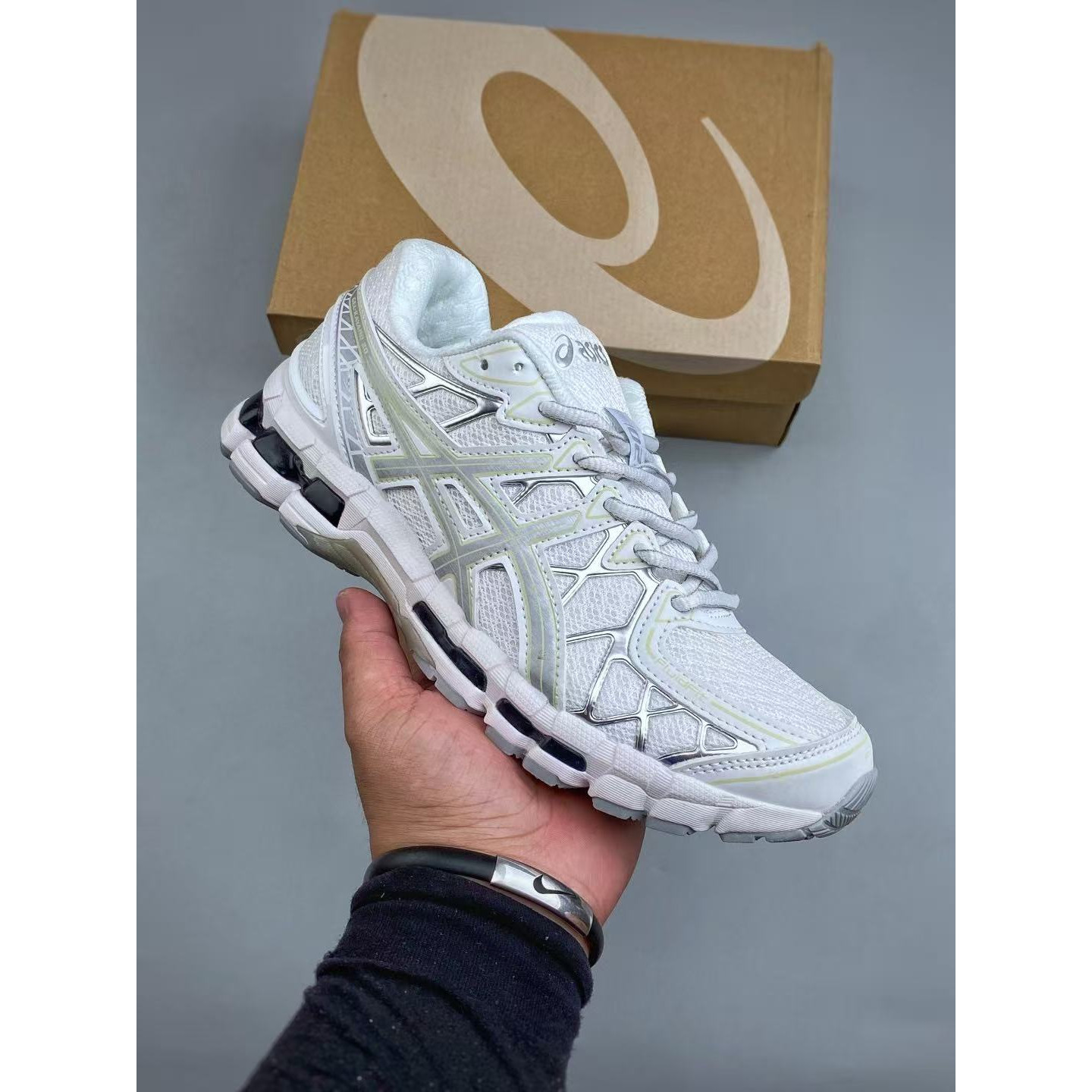<p>Asics Gel-Kayano 20代 透气专业跑鞋(白)</p>