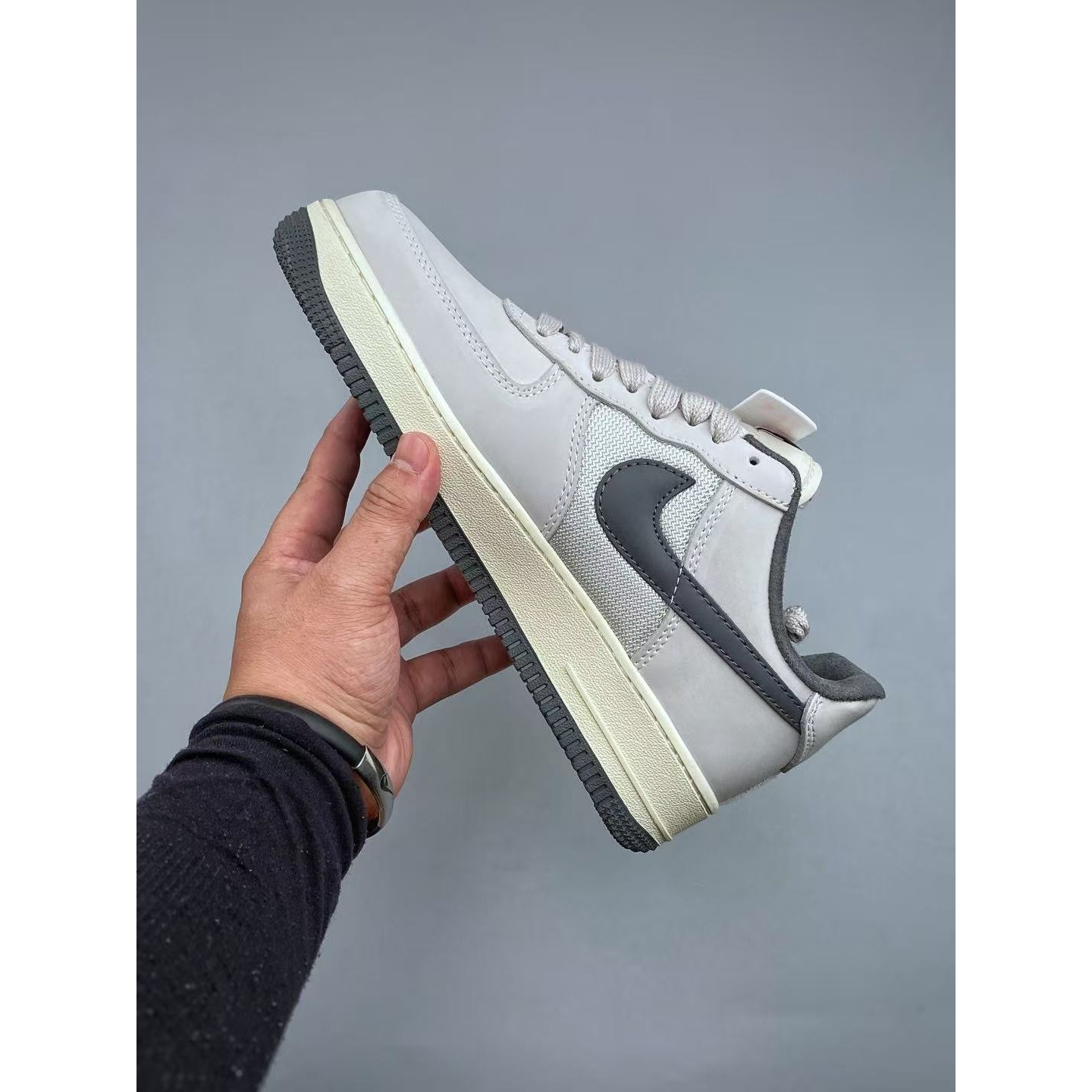 <p>NIKE AIR FORCE 1 LOW&nbsp; 休闲鞋(灰)&nbsp;</p>