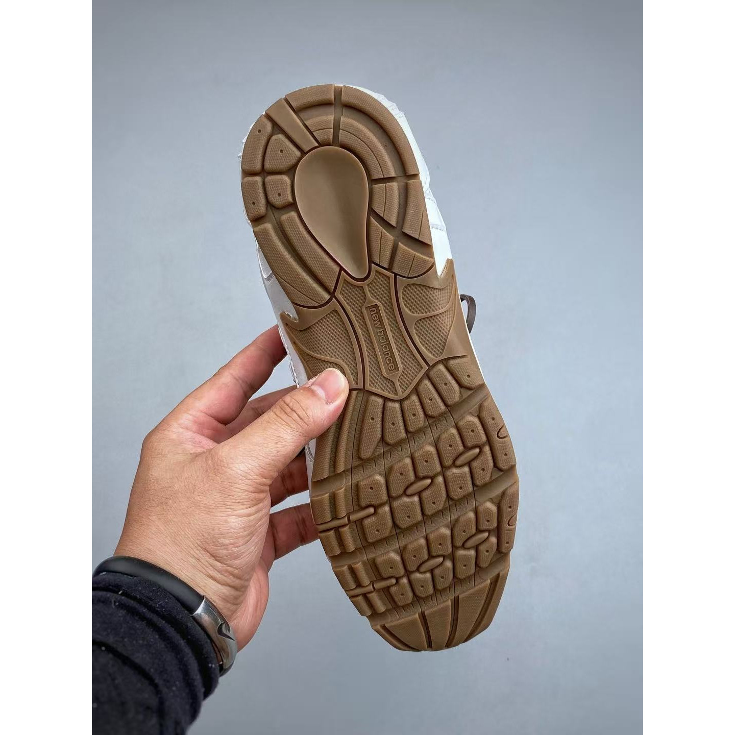 <p>MiuMiu x New Balance 联名款 德训鞋(白)&nbsp;</p>