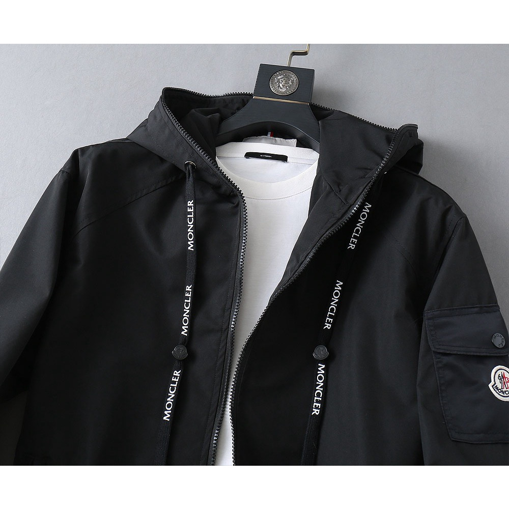 <p>MONCLER 新款男士夹克外套</p>
