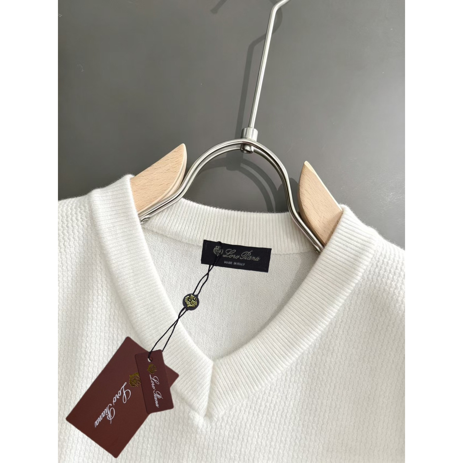 <p>Loro Piana V领针织马甲(白)</p>